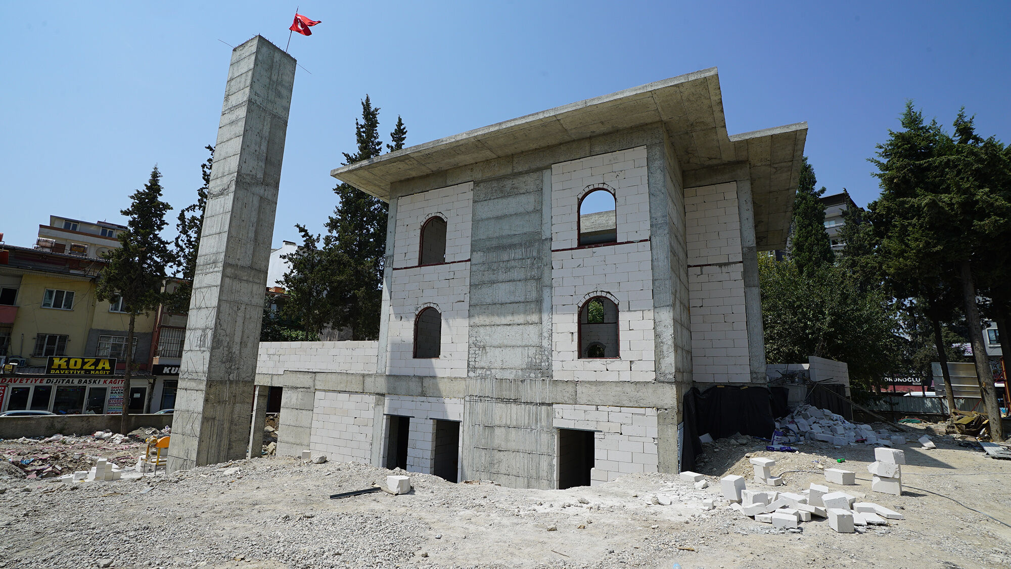 Depremde Hasar Alarak Yıkılan Fatma Gölcü Camii, Hızla Yükseliyor