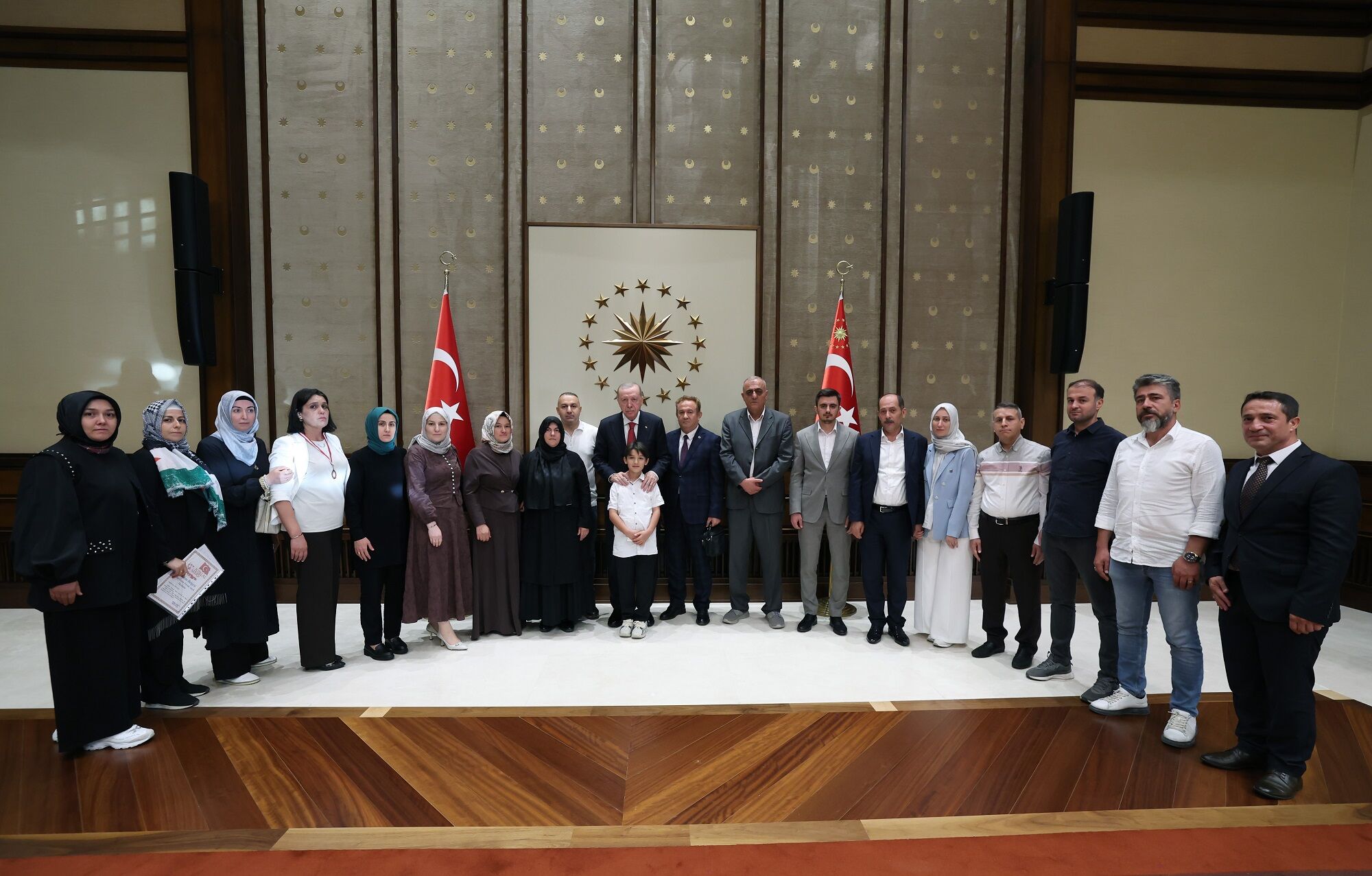 Kahramanmaraş’taki Okul Saldırısının Ardından Erdoğan, Ailelerle Bir Araya Geldi (3)