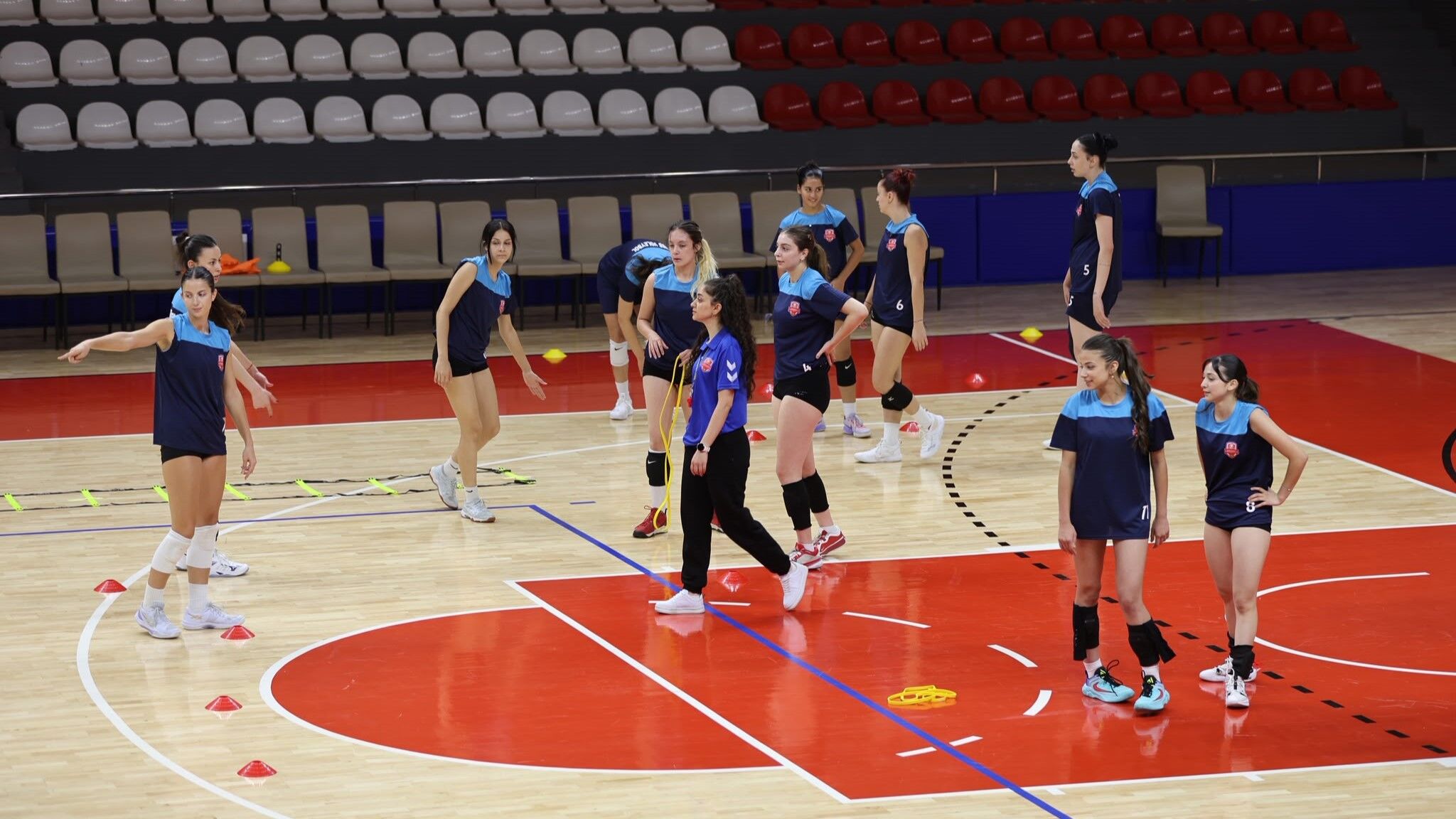 Büyükşehir Belediyespor Kadın Voleybol Takımı, 2. Lig Maratonuna Hazırlanıyor-1