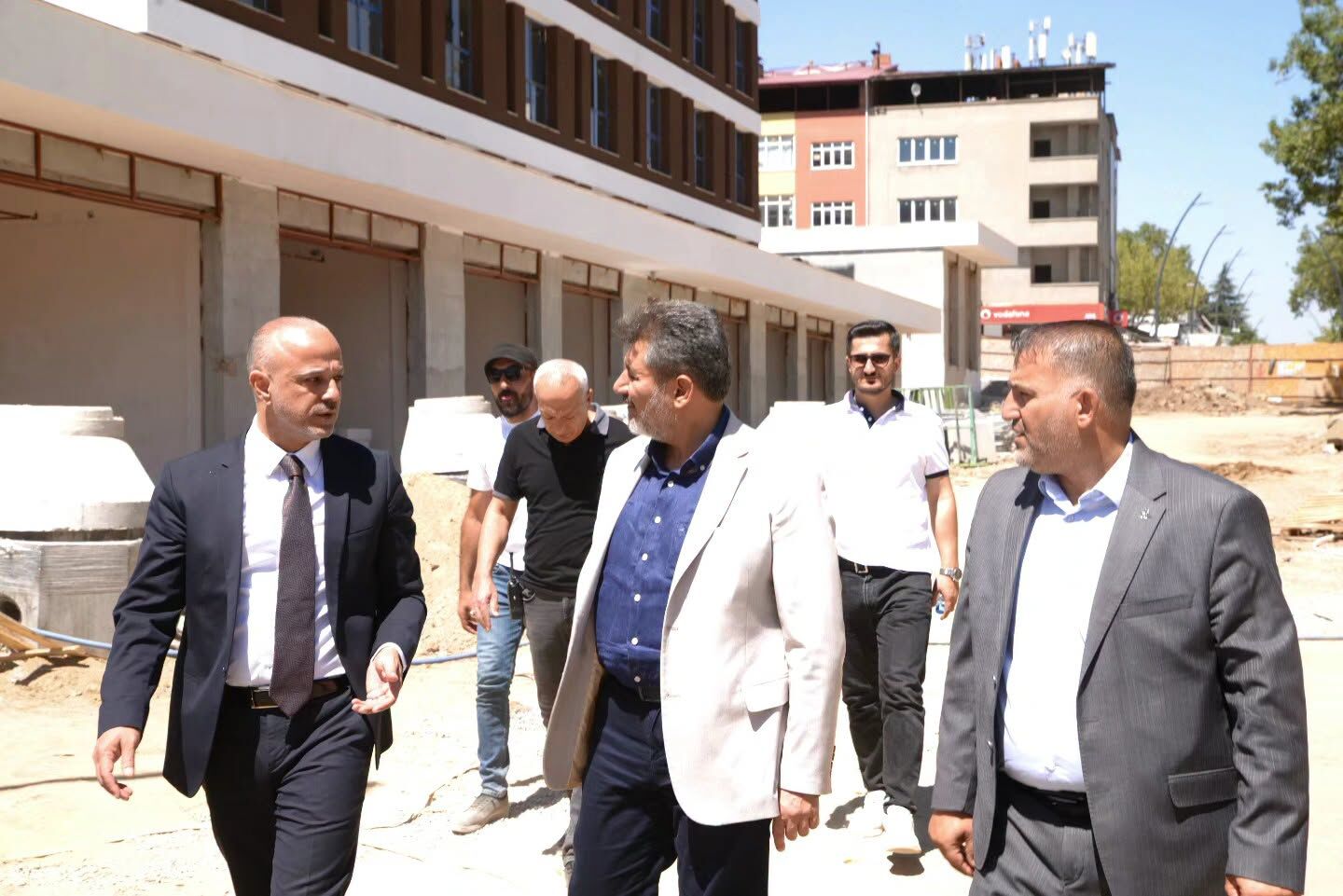 Milletvekili Debgici Afşin’de Esnaf, Şantiye Ve Hane Ziyaretleri Gerçekleştirildi15