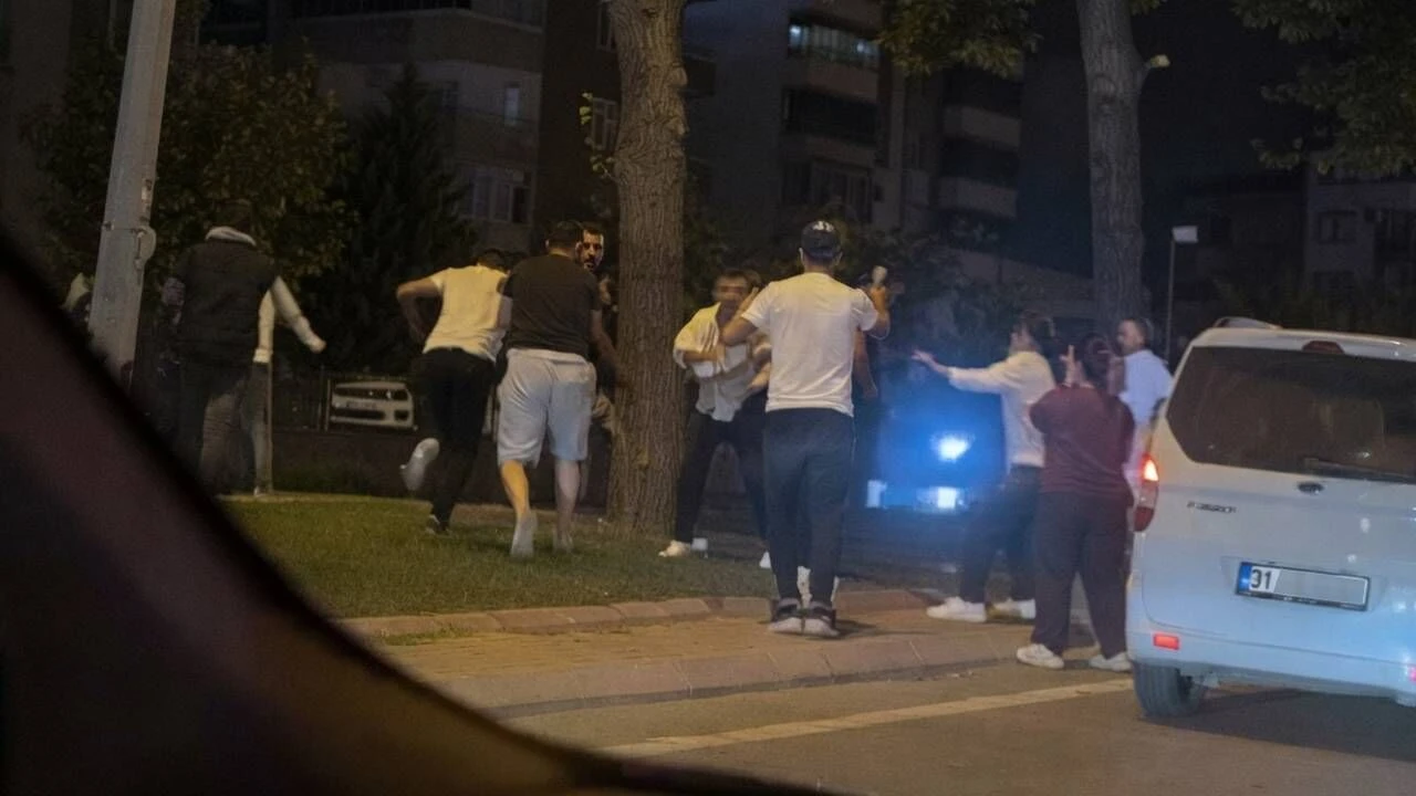 Gece Yarısı Sokak Ortasında Kavga