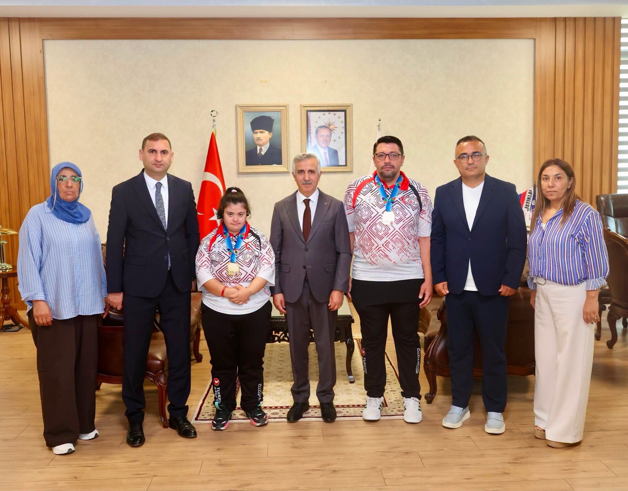 Vali Ünlüer, Dünya Şampiyonu Zeynep Sude Bilginer’i Ağırladı2