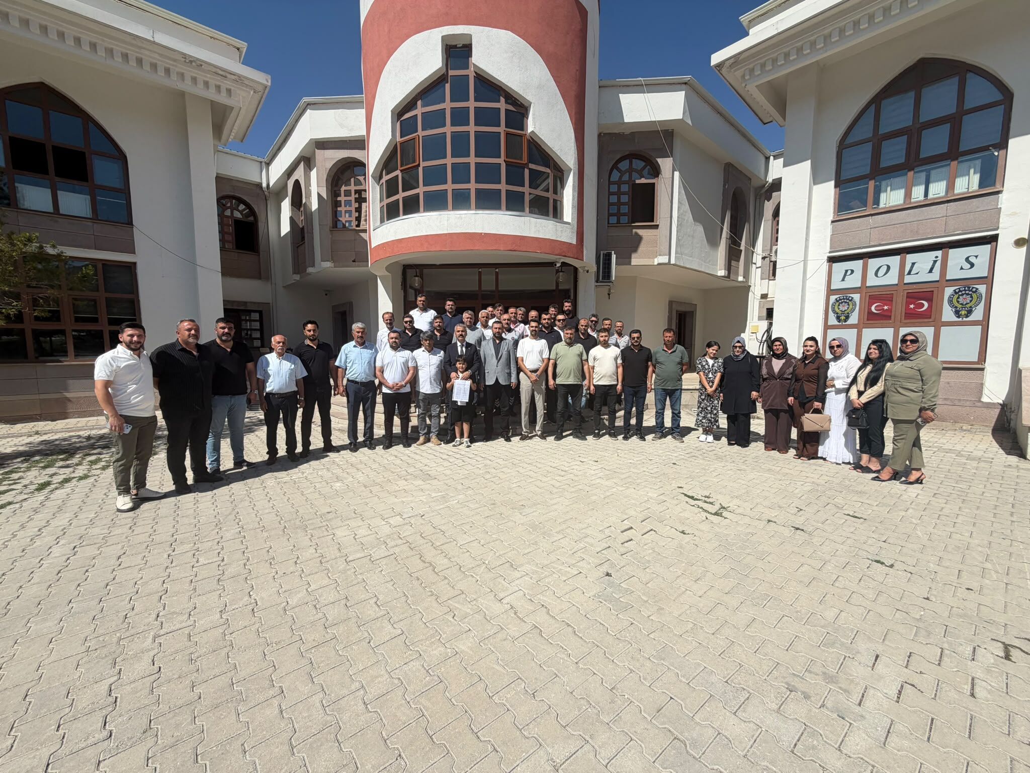 MHP Afşin İlçe Başkanı Kenan Karaağaç Mazbatasını Aldı