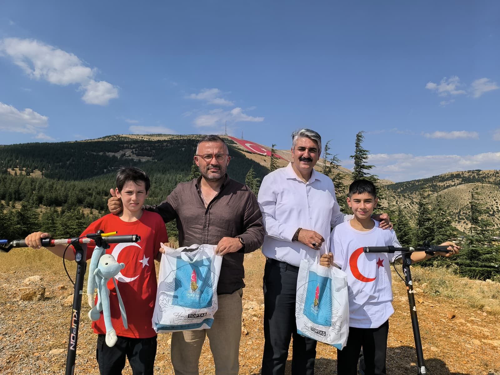 Bayrak Sevgisi İçin Scooterlarıyla 1830 Rakıma Çıktılar