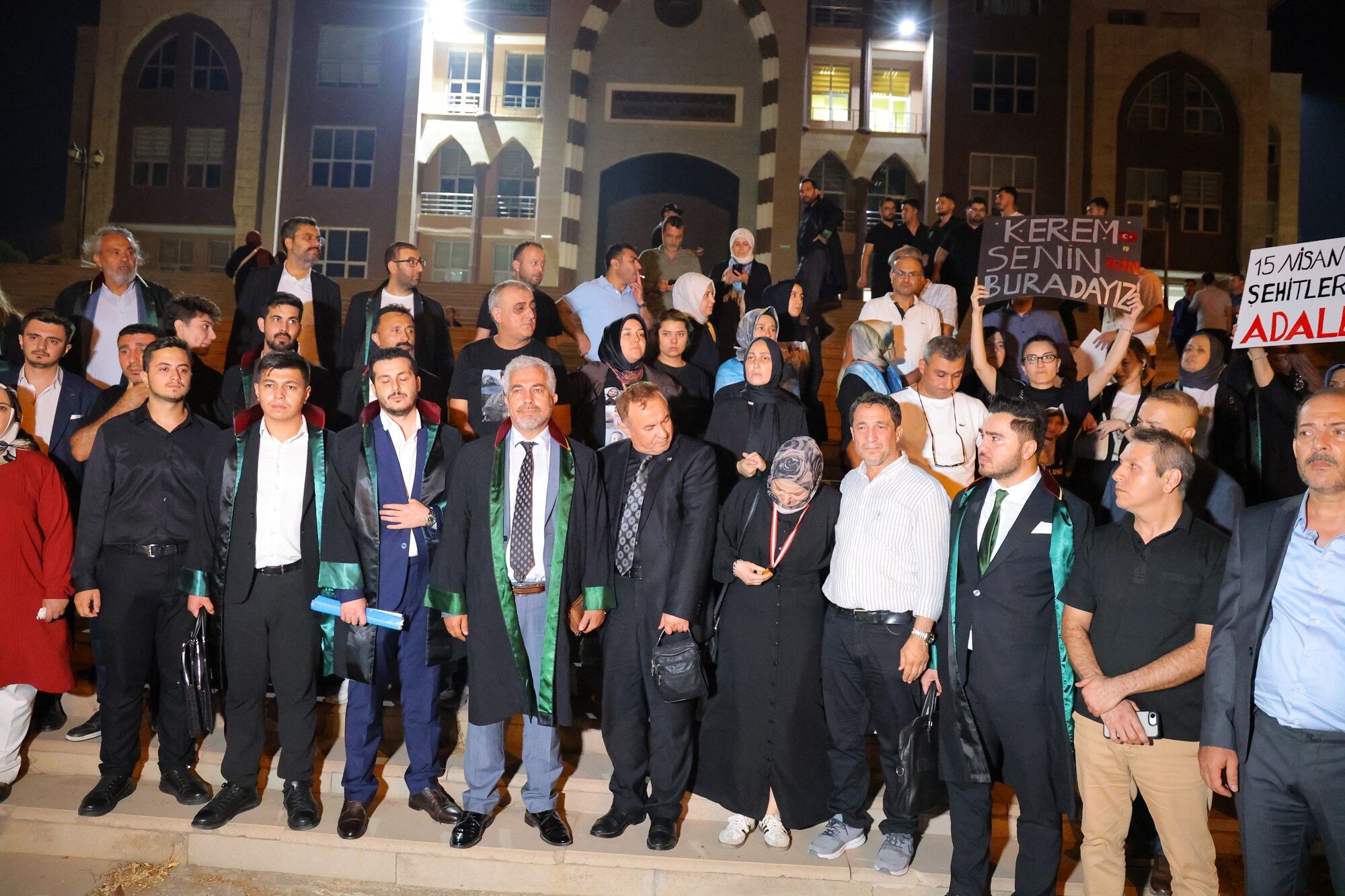 10 Can Toprağa Verildi, Saldırganın Annesi Tahliye Edildi Ailelerden Adalet Çağrısı (2)
