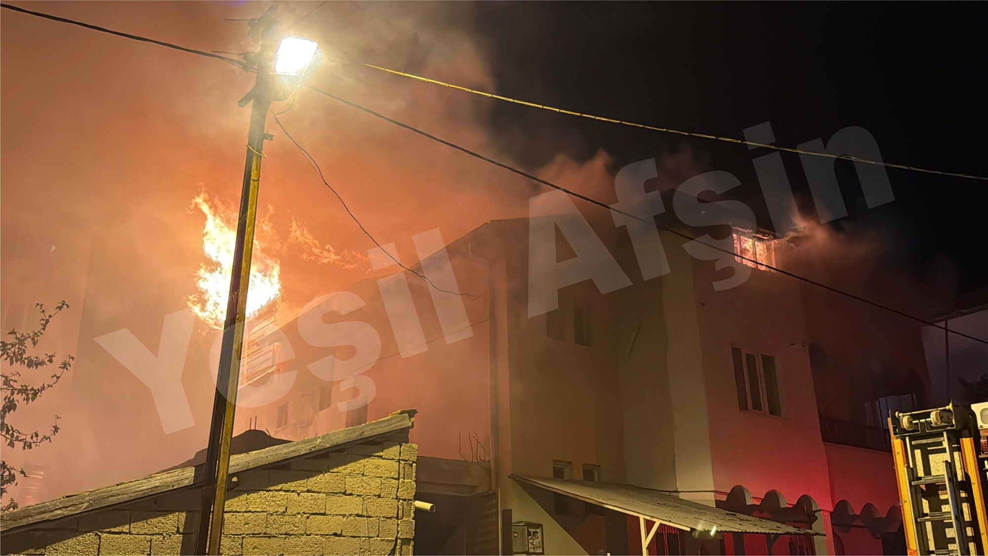 Afşin Dumana Boğuldu Evin Çatısı Çayır Çayır Yandı (5)