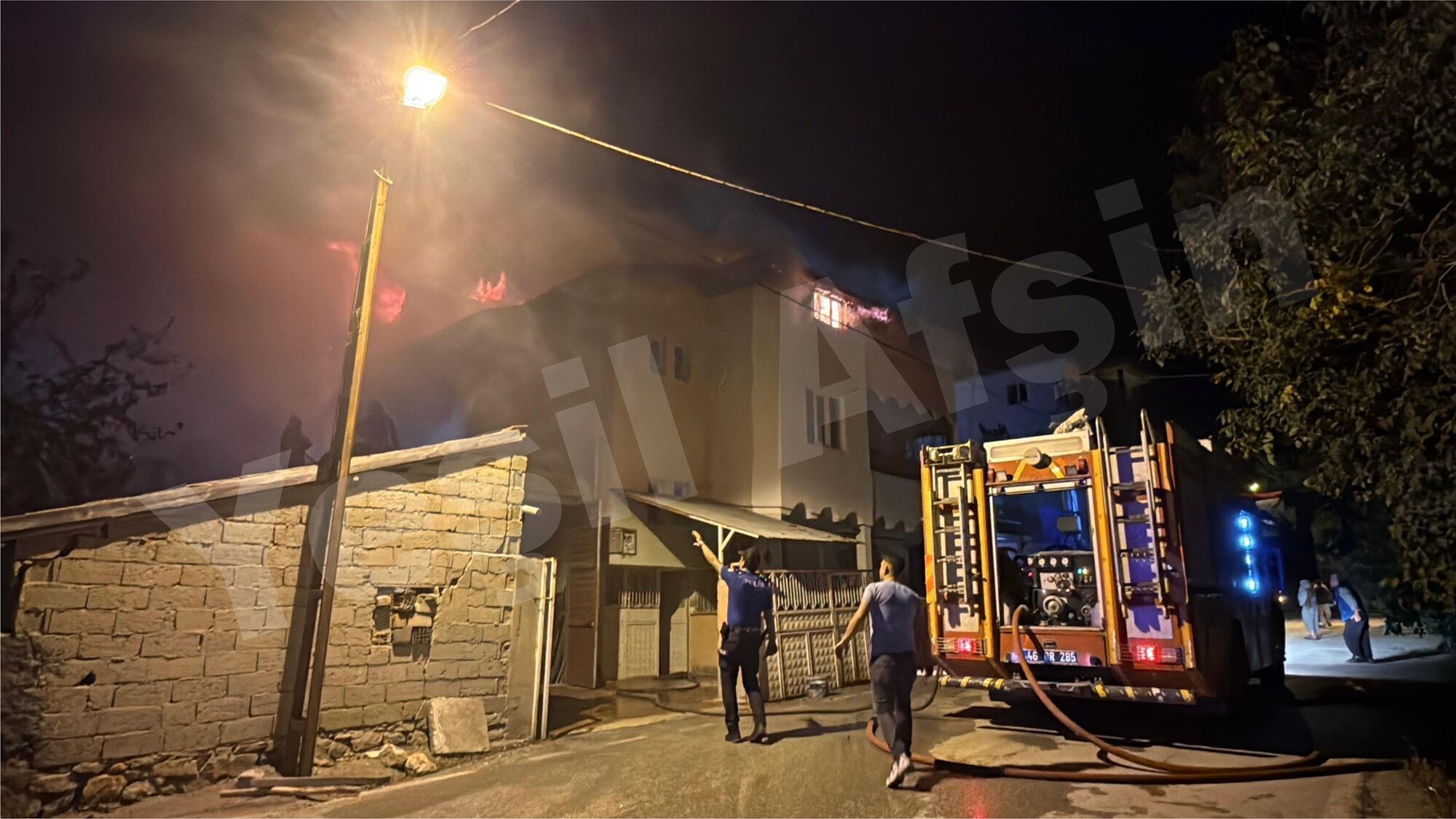 Afşin Dumana Boğuldu Evin Çatısı Çayır Çayır Yandı (6)