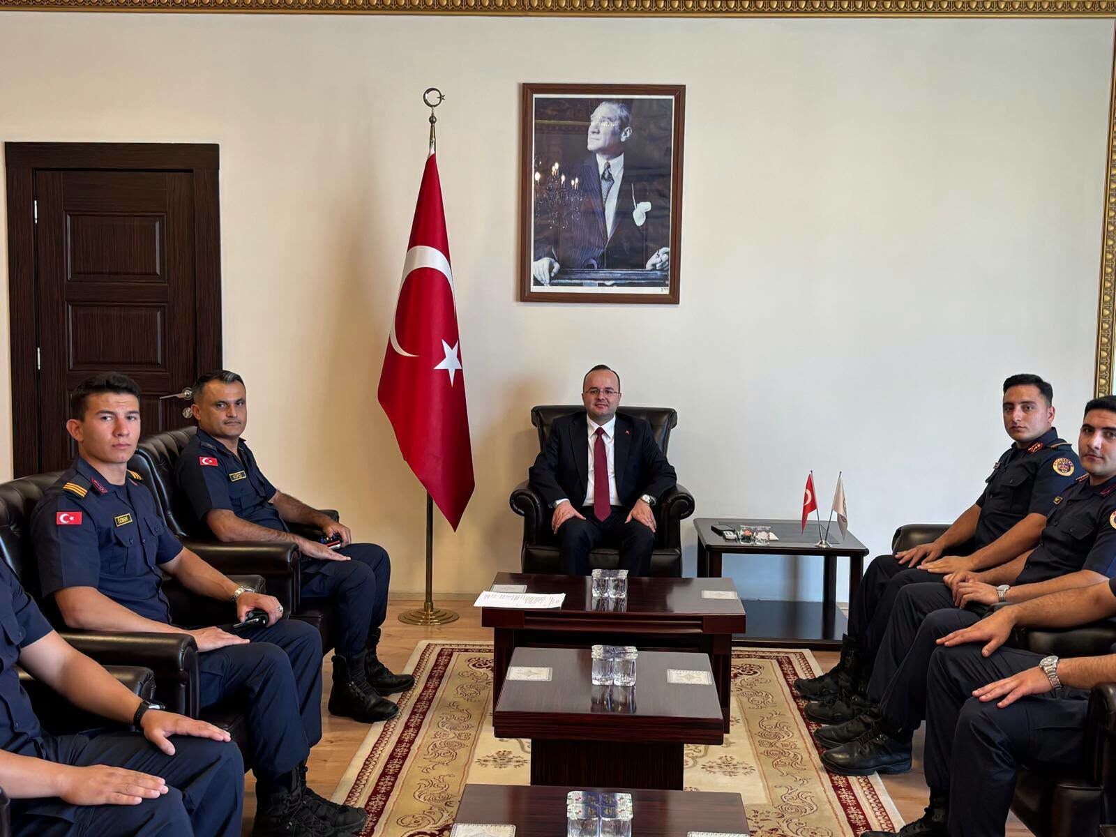Afşin İlçe Jandarma Komutanı Ve Stajyer Subay Adaylarından Kaymakam Arslantürk’e Ziyaret1
