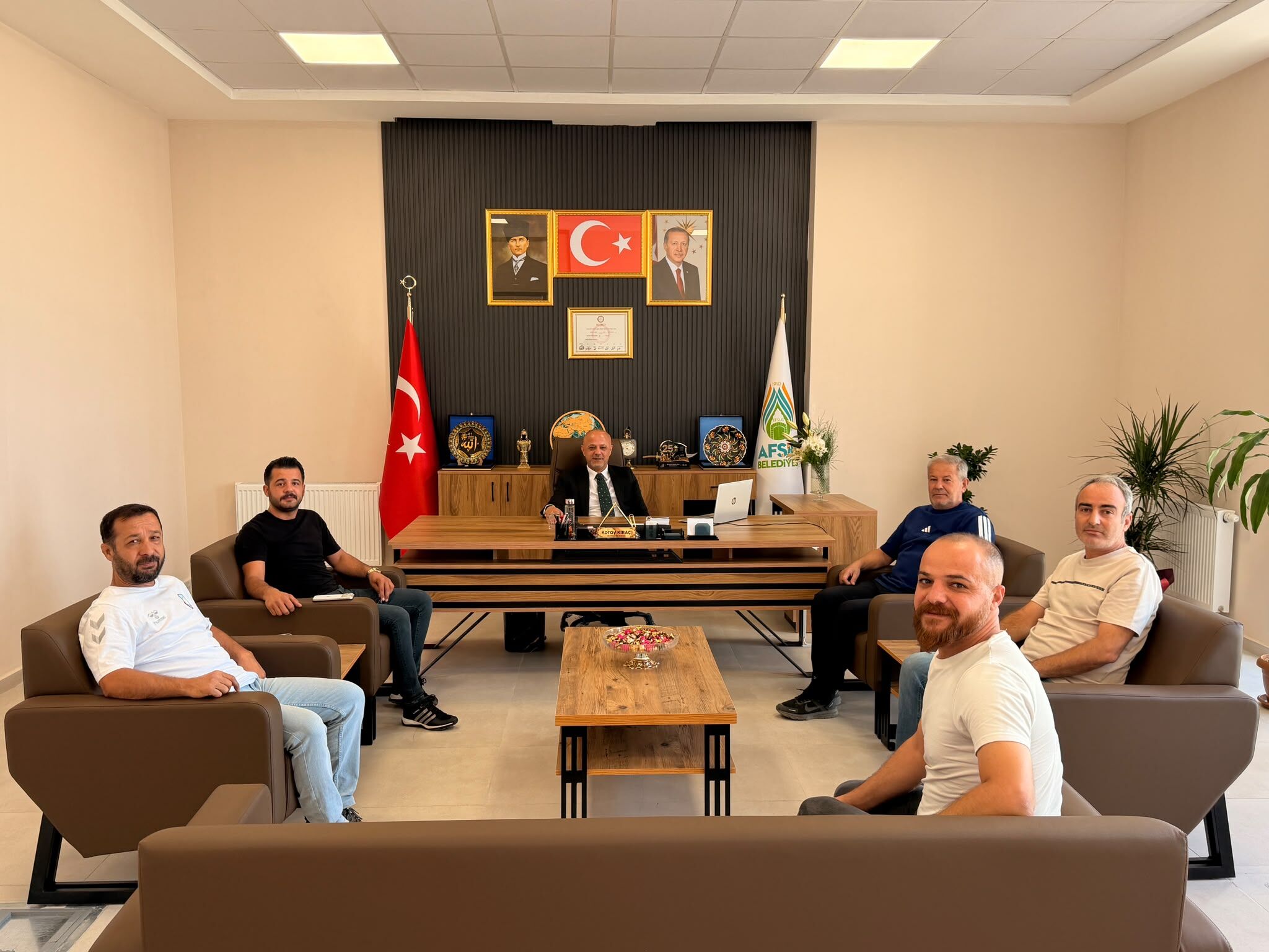 Afşin Spor Yönetimi Başkan Kıraç’ı Ziyaret Etti