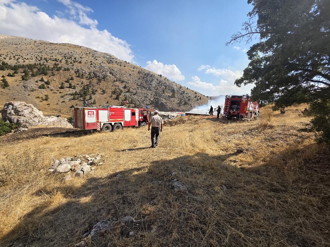 Afşin’de Ahır Alevlere Teslim Oldu! (4)