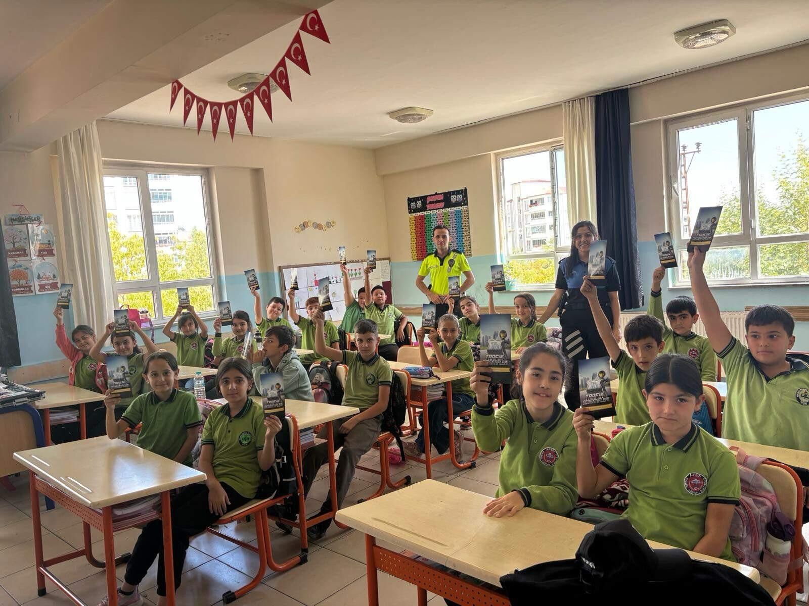 Afşin’de İlkokul Öğrencilerine Trafik Güvenliği Eğitimi (1)