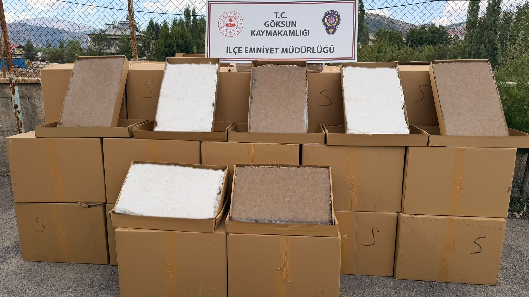 Afşin'de Kaçak Sigara Operasyonu 160 Paket Ele Geçirildi (3)