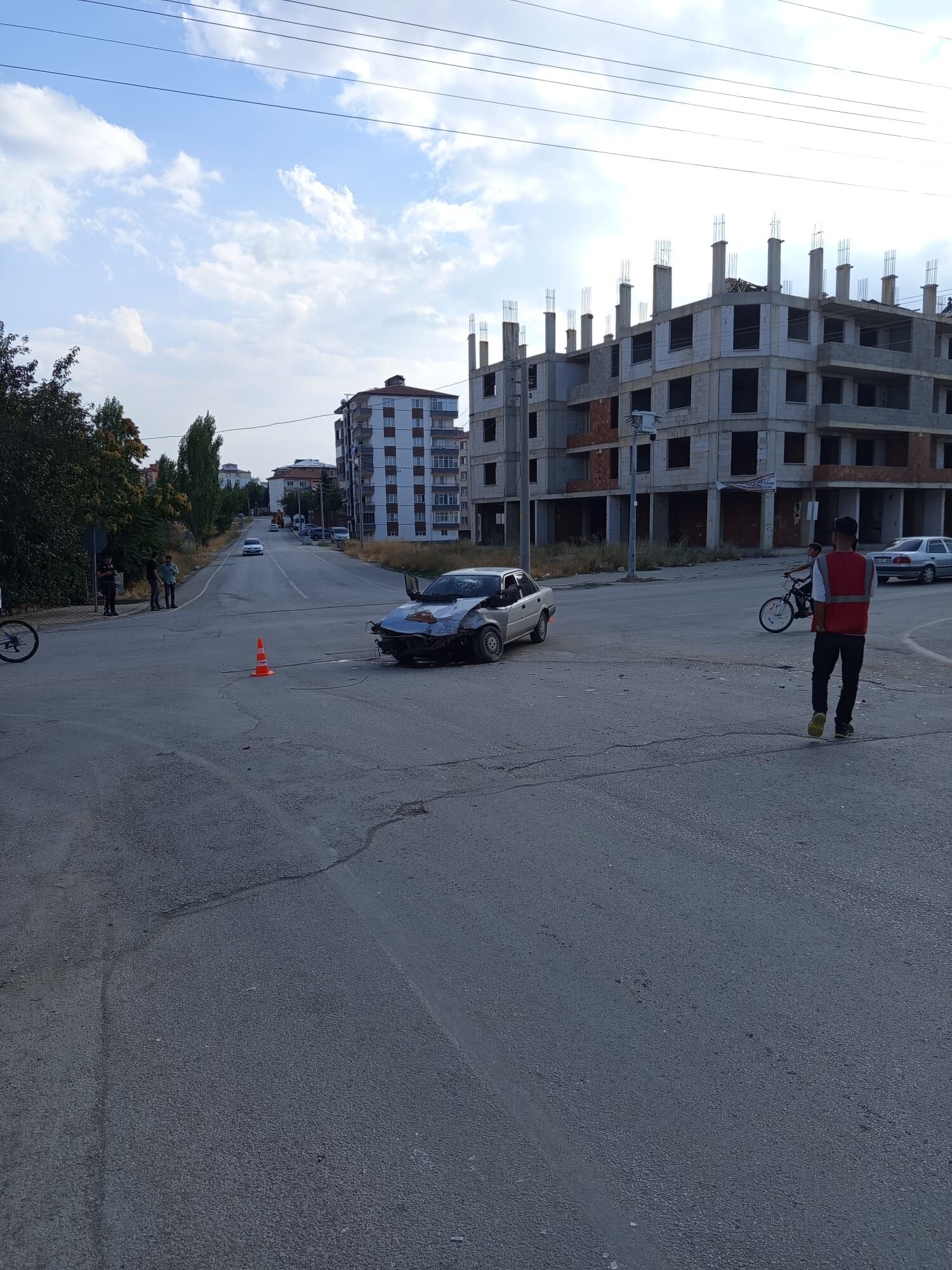 Afşin’de Kavşakta İki Otomobil Çarpıştı! (1)