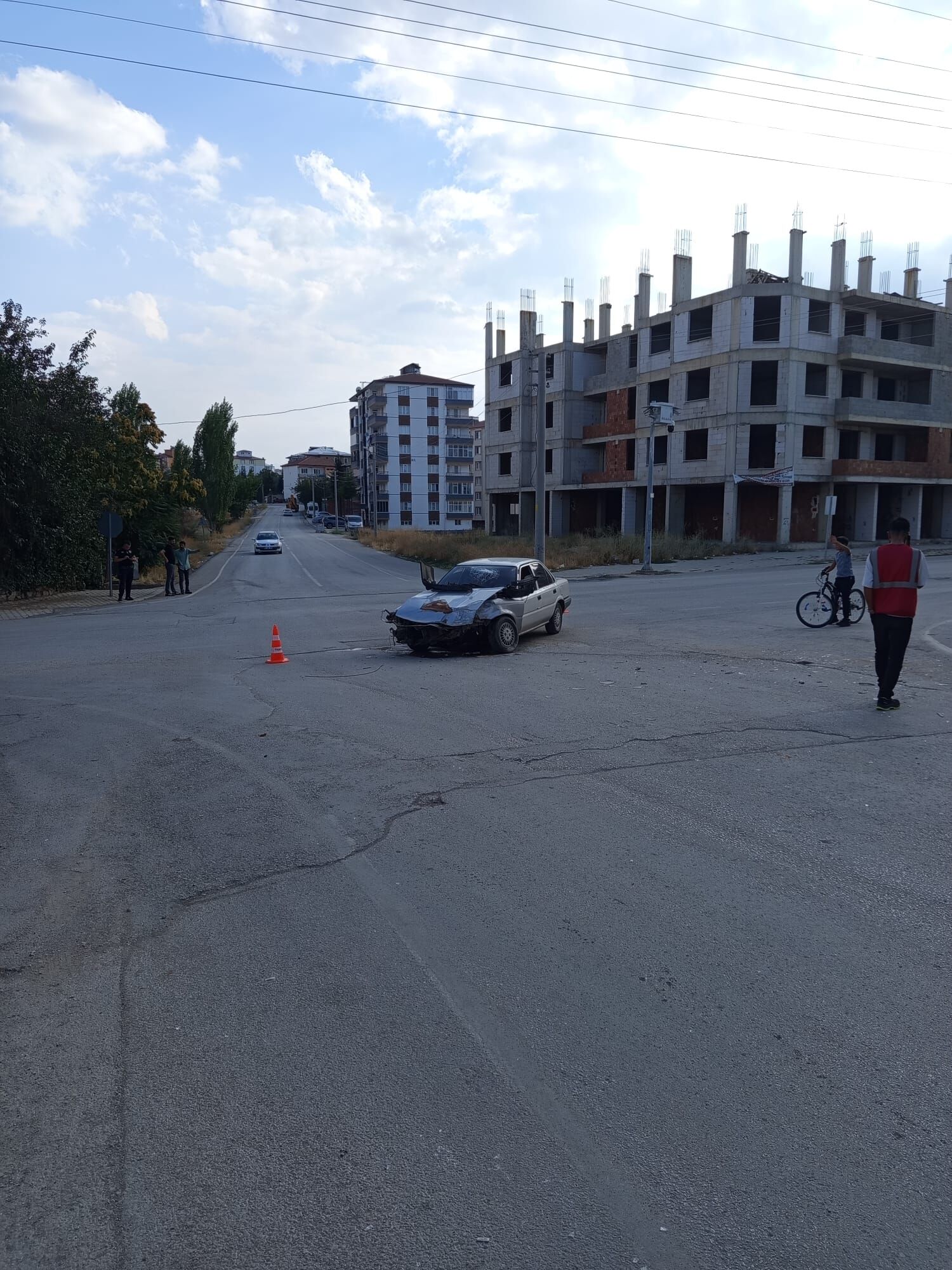 Afşin’de Kavşakta İki Otomobil Çarpıştı! (6)