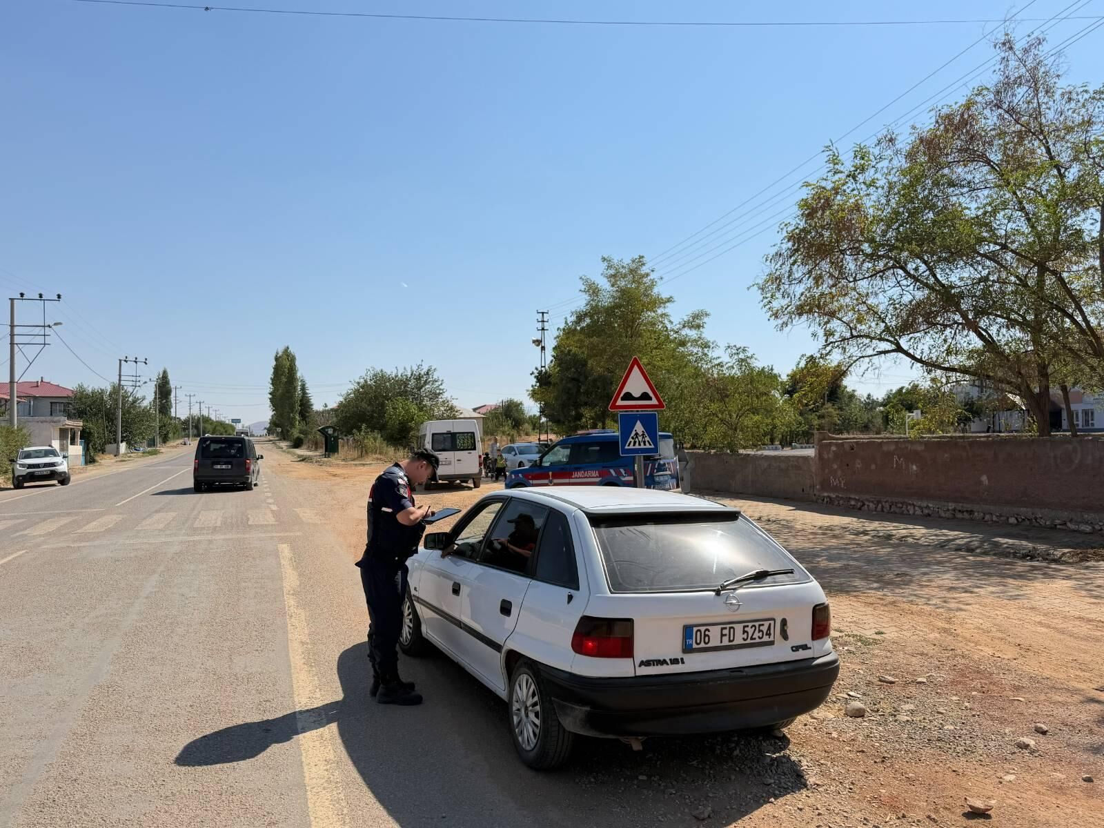 Afşin’de Okul Çevreleri Ve Servislerde Sıkı Denetim (10)