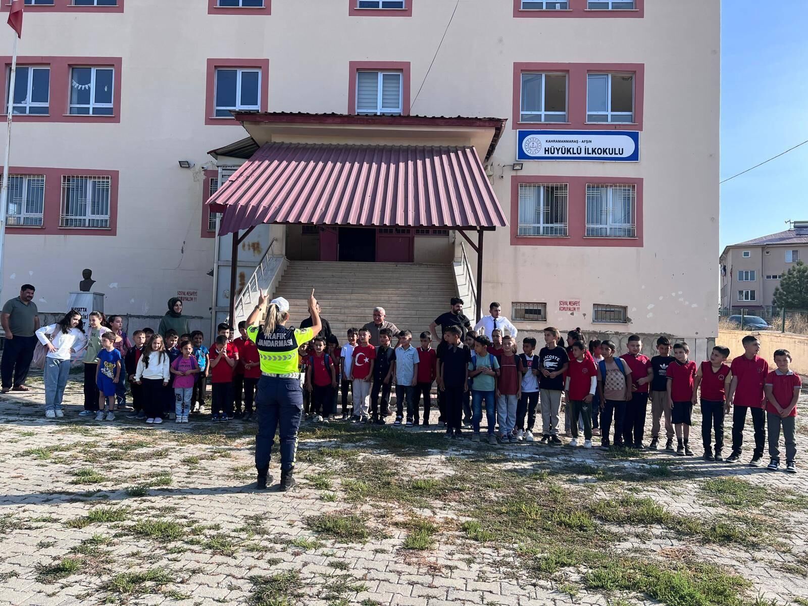 Afşin’de Okul Çevreleri Ve Servislerde Sıkı Denetim (14)