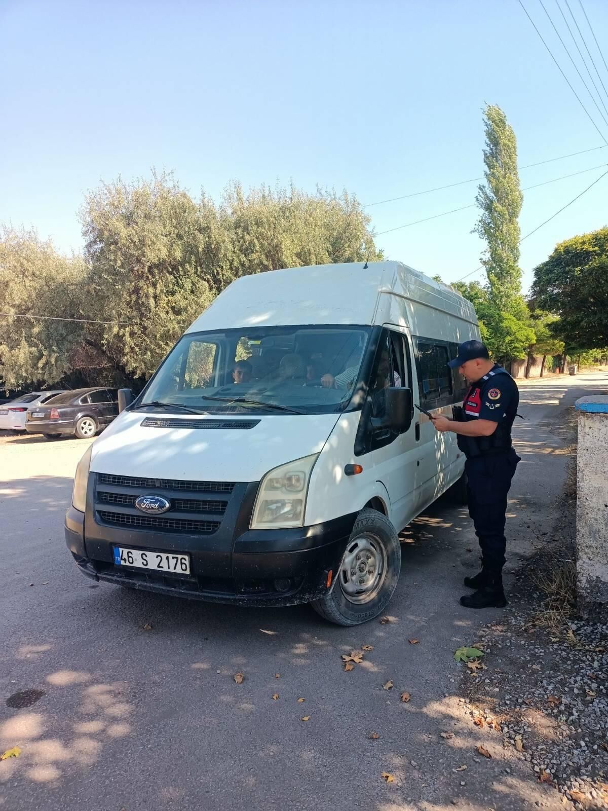 Afşin’de Okul Çevreleri Ve Servislerde Sıkı Denetim (8)