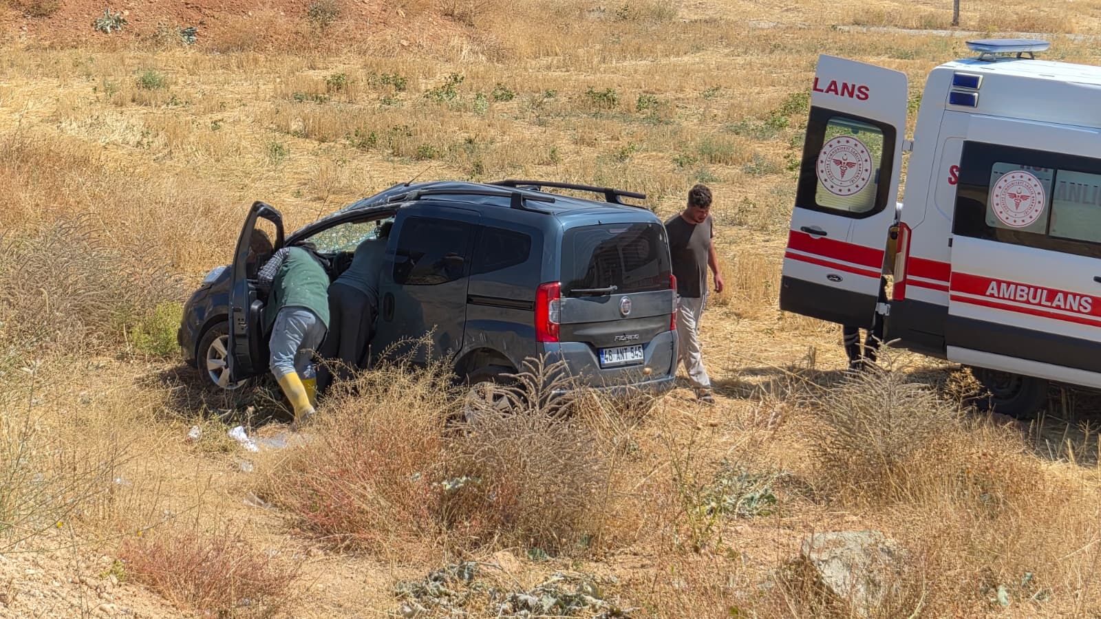 Afşin’de Otomobil Takla Attı 2 Yaralı (3)-1