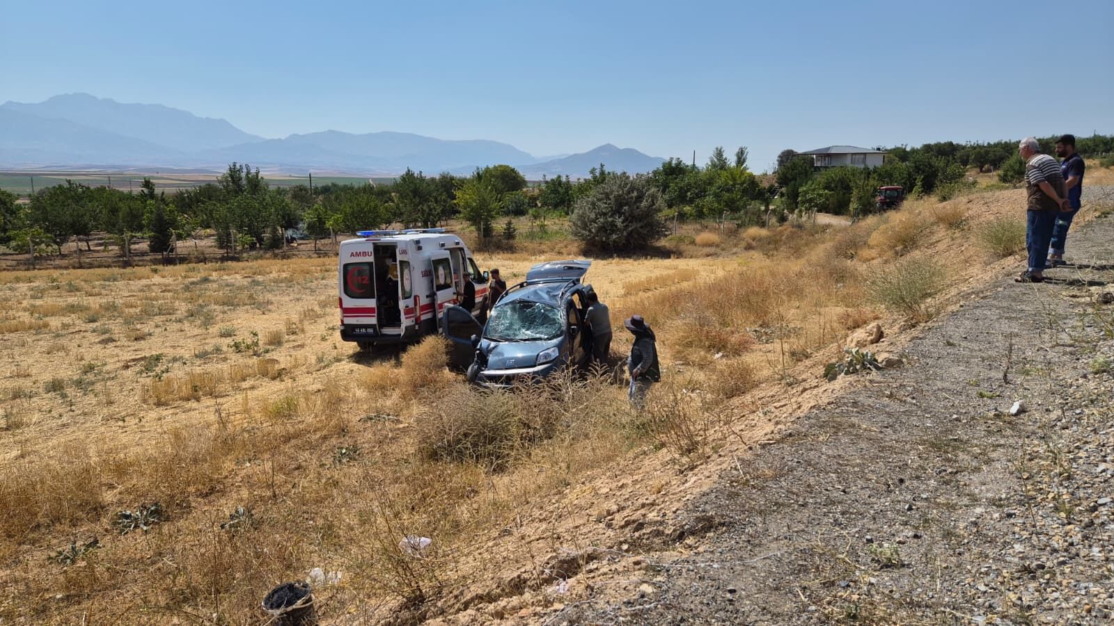 Afşin’de Otomobil Takla Attı 2 Yaralı (4)-1