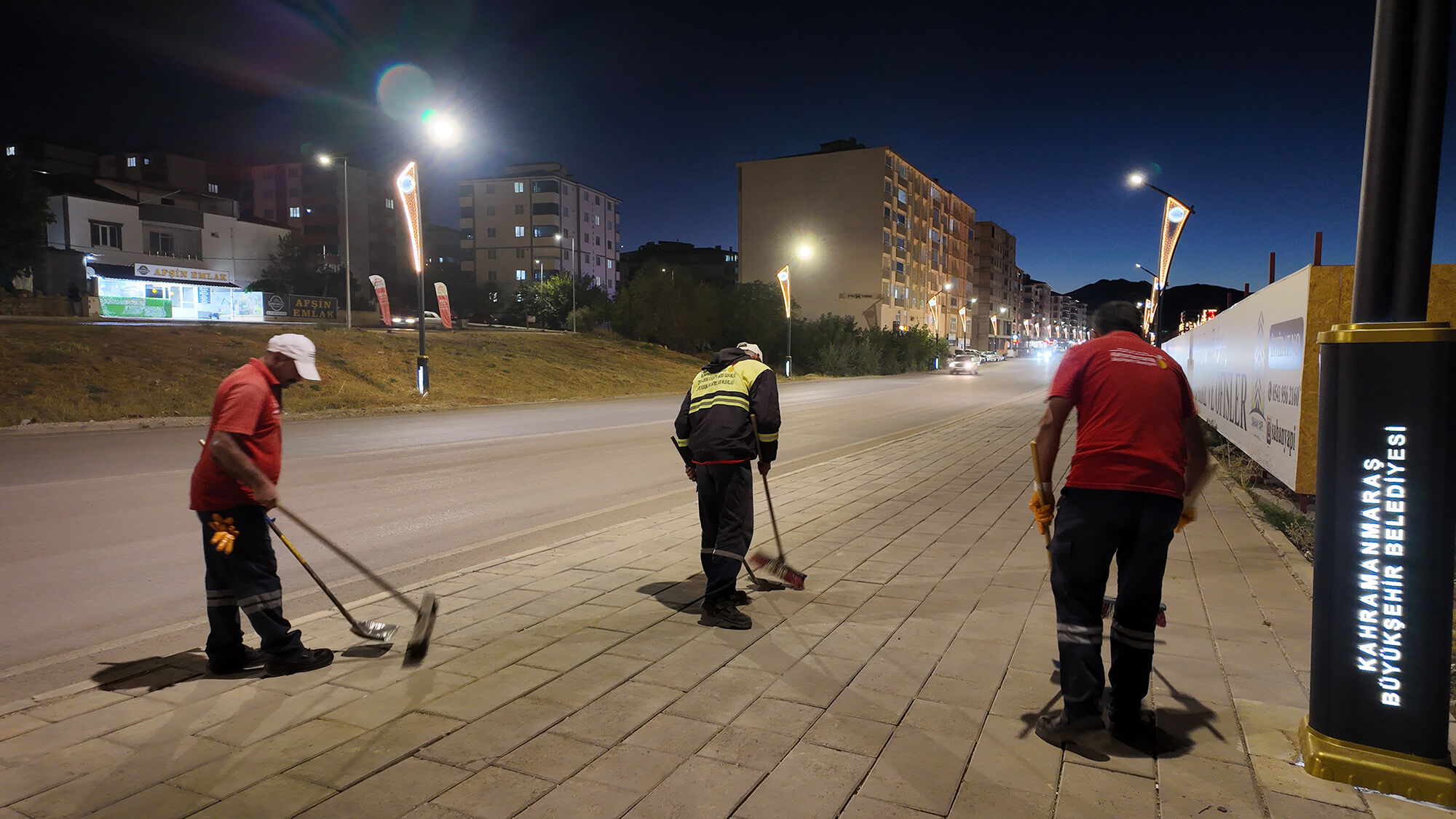 Afşin’de Şehit Fırat Yılmaz Çakıroğlu Caddesi’nde Kapsamlı Temizlik (4)