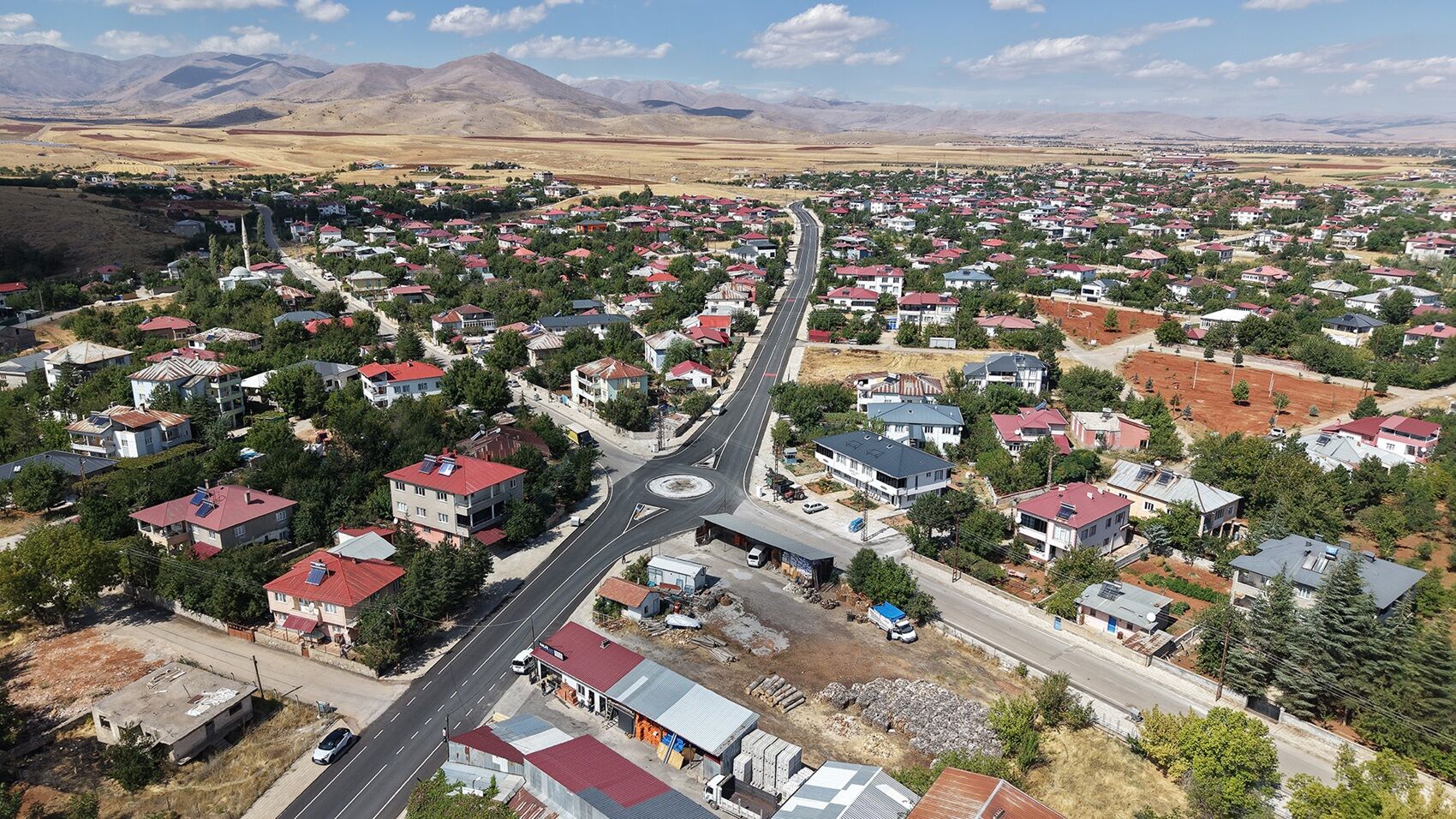 Afşin’in Yolları Büyükşehir’le Güzelleşiyor! Ulaşım Konforu Artıyor (2)