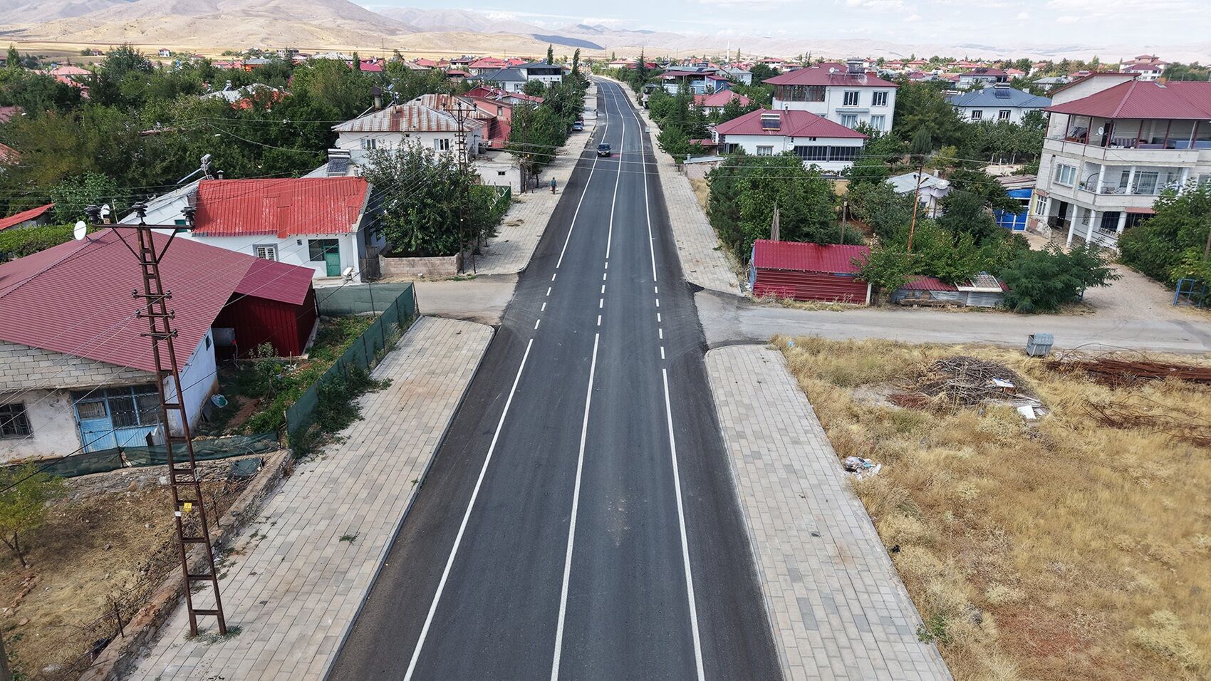 Afşin’in Yolları Büyükşehir’le Güzelleşiyor! Ulaşım Konforu Artıyor (3)