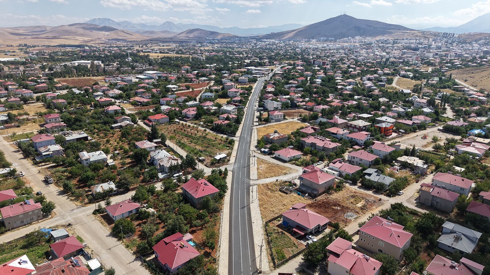 Afşin’in Yolları Büyükşehir’le Güzelleşiyor! Ulaşım Konforu Artıyor (4)
