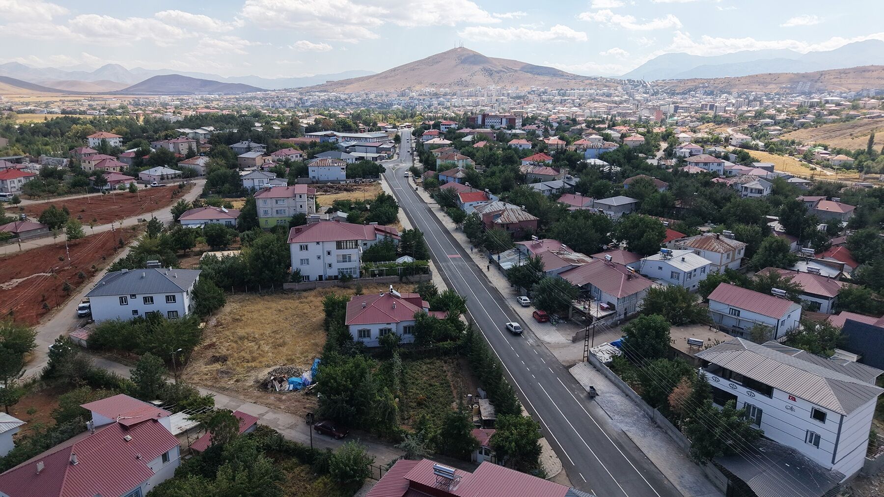 Afşin’in Yolları Büyükşehir’le Güzelleşiyor! Ulaşım Konforu Artıyor (8)