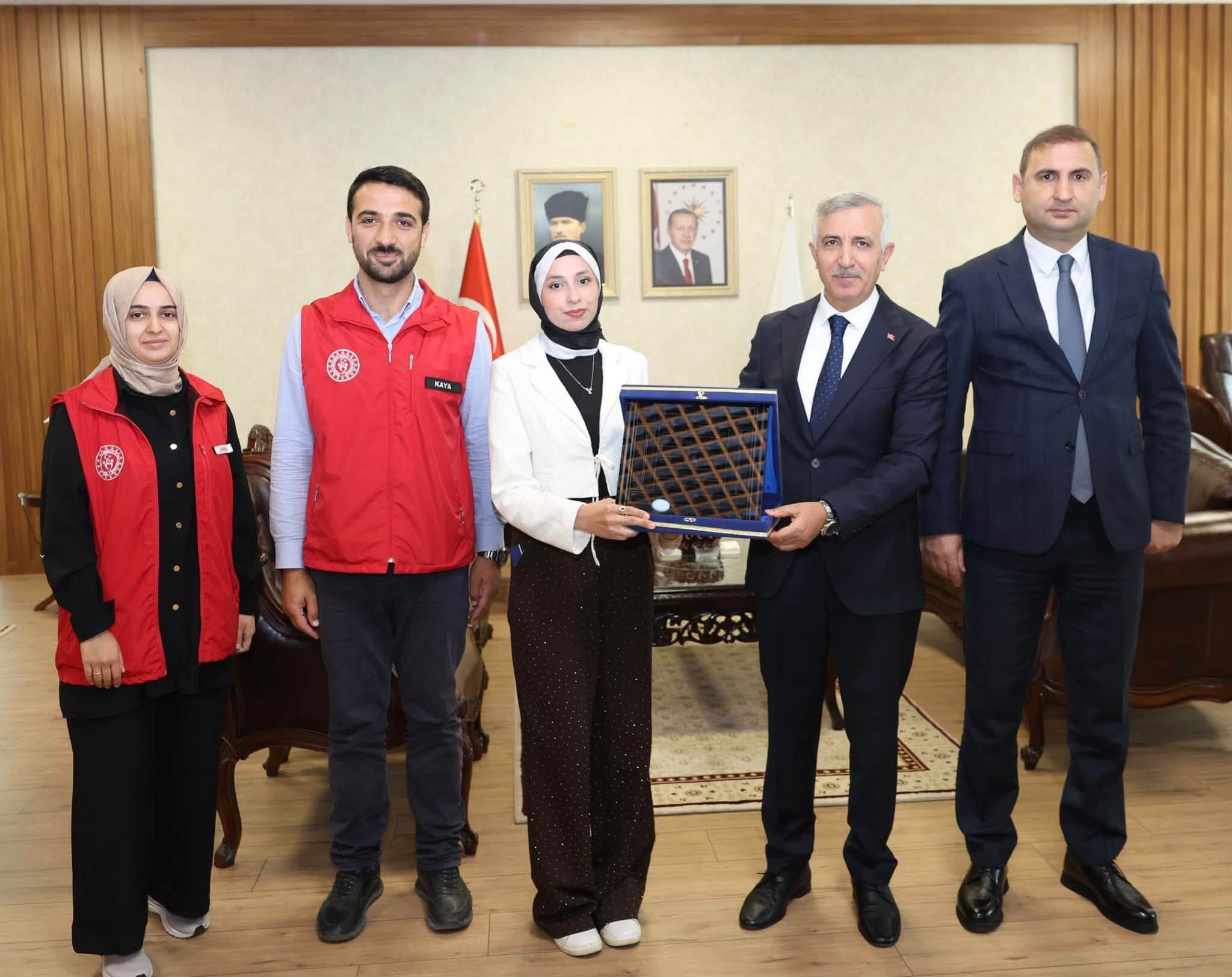 Ahilik Sancağı Vali Ünlüer’e Takdim Edildi