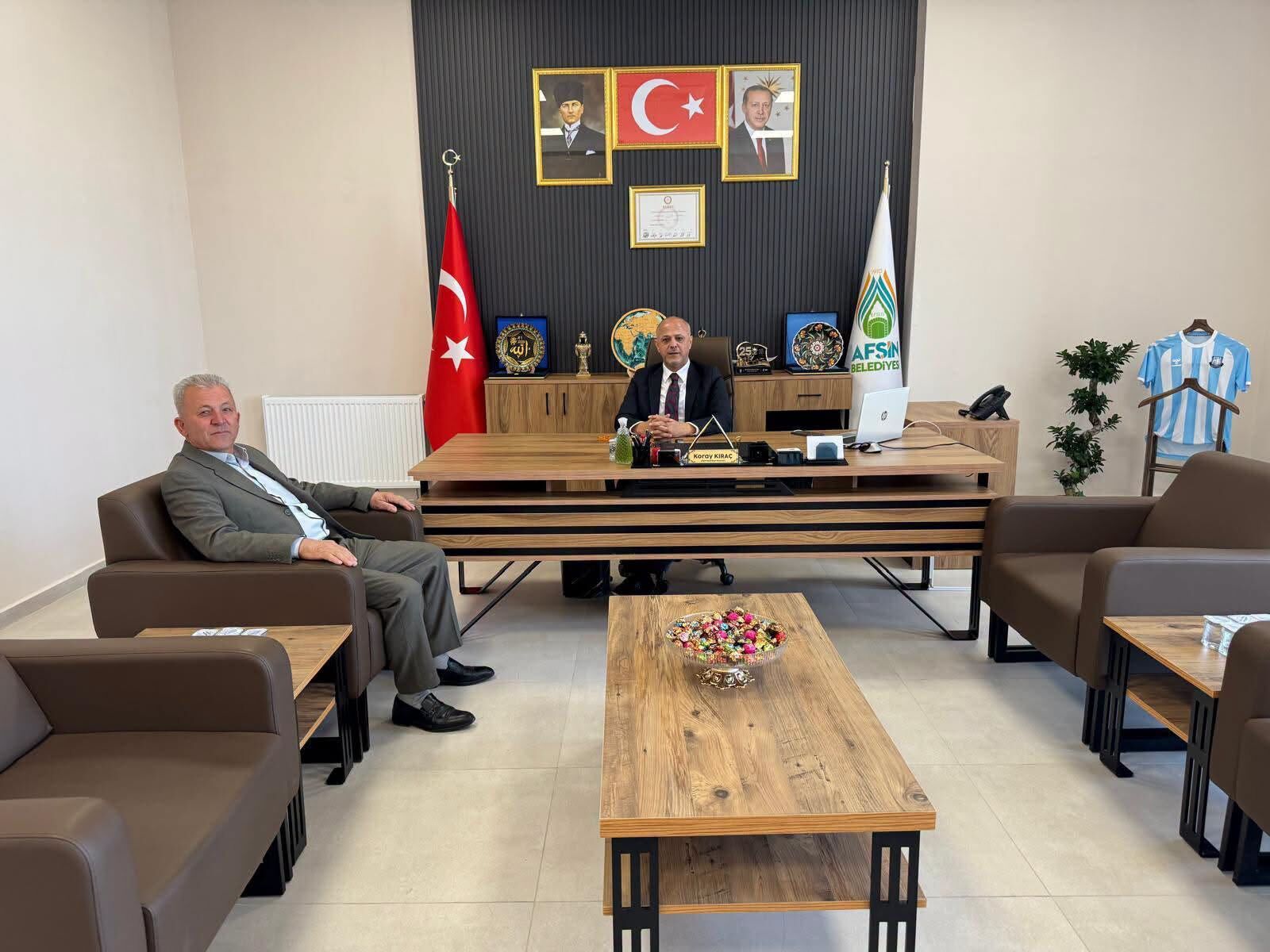 Başkan Kıraç, Muhtar Ve Vatandaşları Belediyede Ağırladı