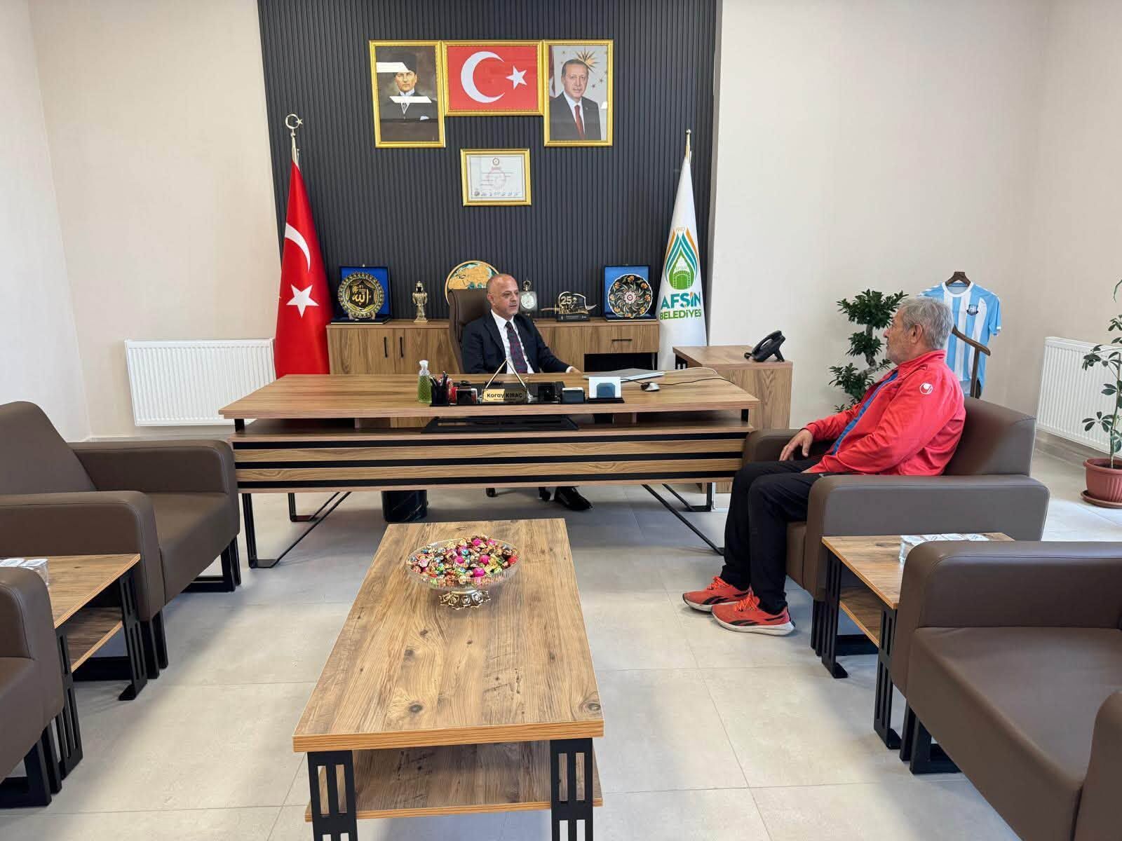 Başkan Kıraç, Muhtar Ve Vatandaşları Belediyede Ağırladı1
