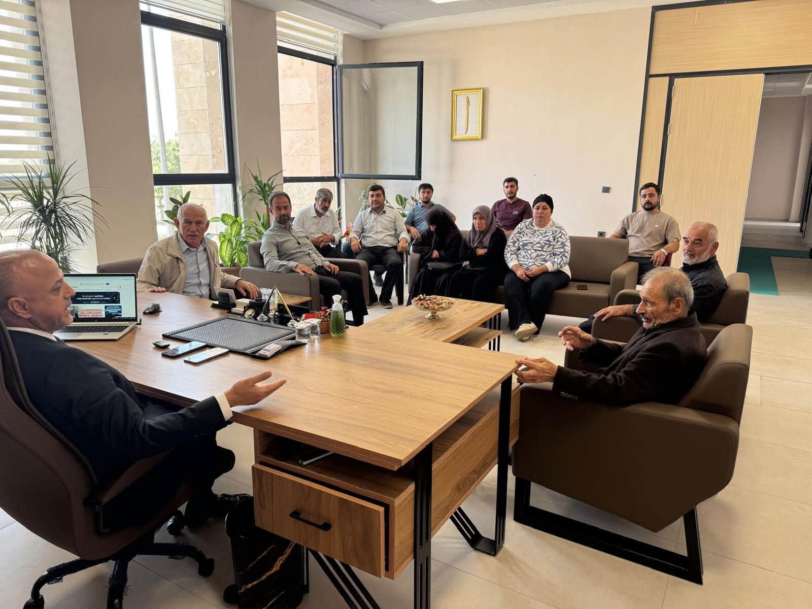 Başkan Kıraç, Muhtar Ve Vatandaşları Belediyede Ağırladı3