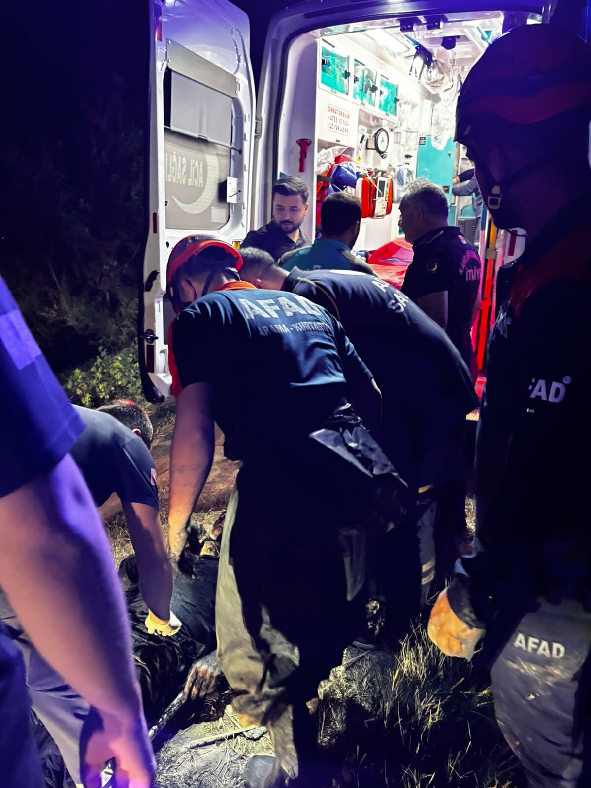 Bataklığa Saplanan Yaşlı Adam Kurtarıldı (2)