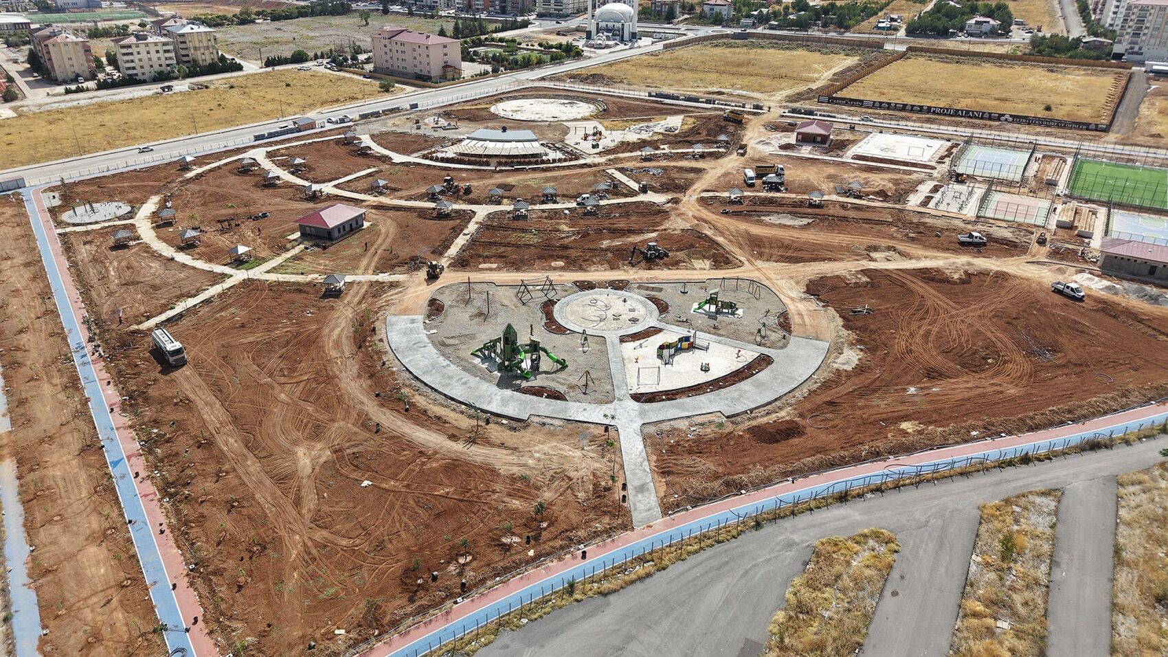 Büyükşehir, Afşin Millet Bahçesi’ndeki Dönüşümü Tamamlıyor (10)