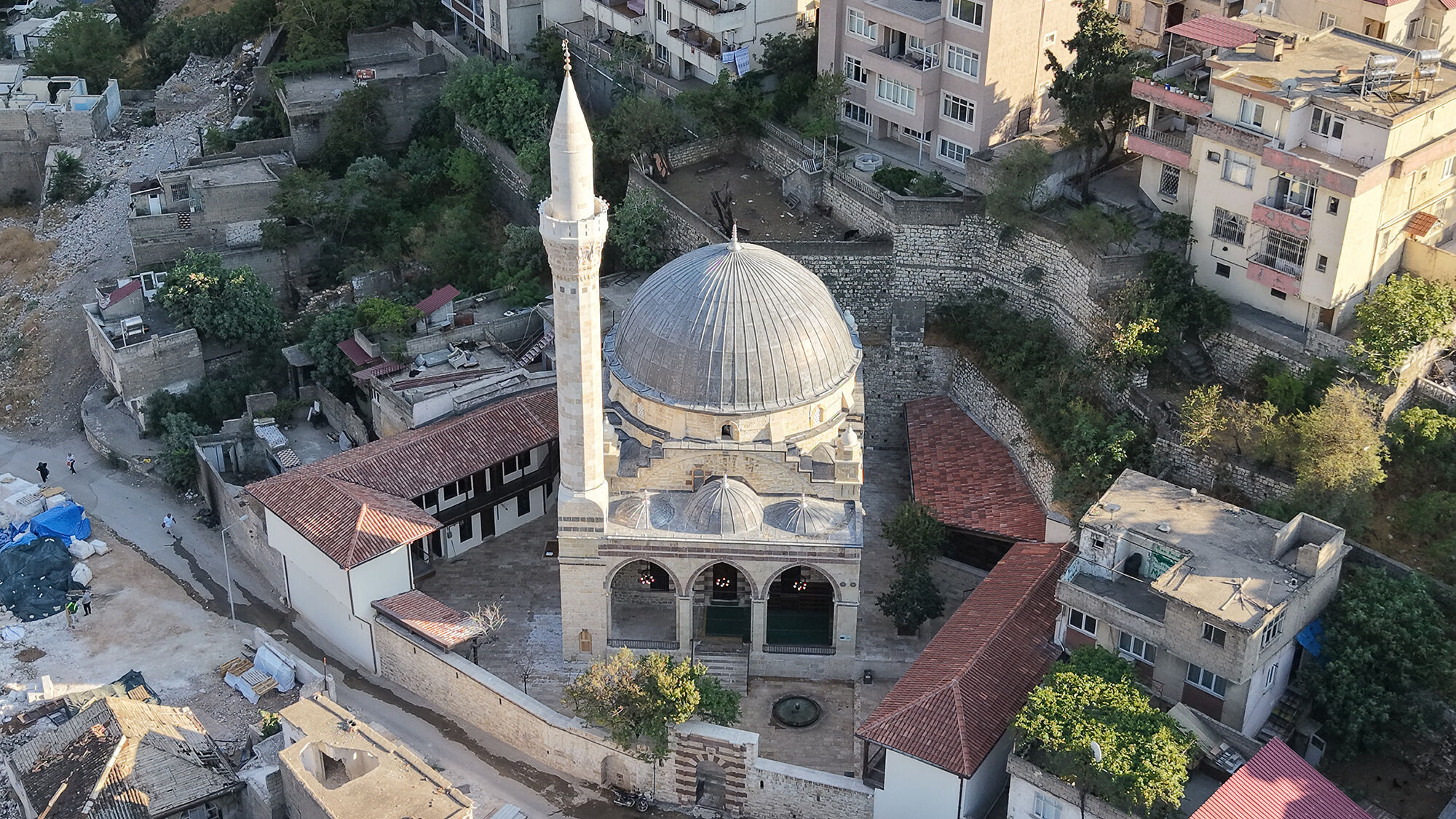 Depremde Hasar Alan 5 Cami Daha Yeniden İbadete Açılıyor (3)