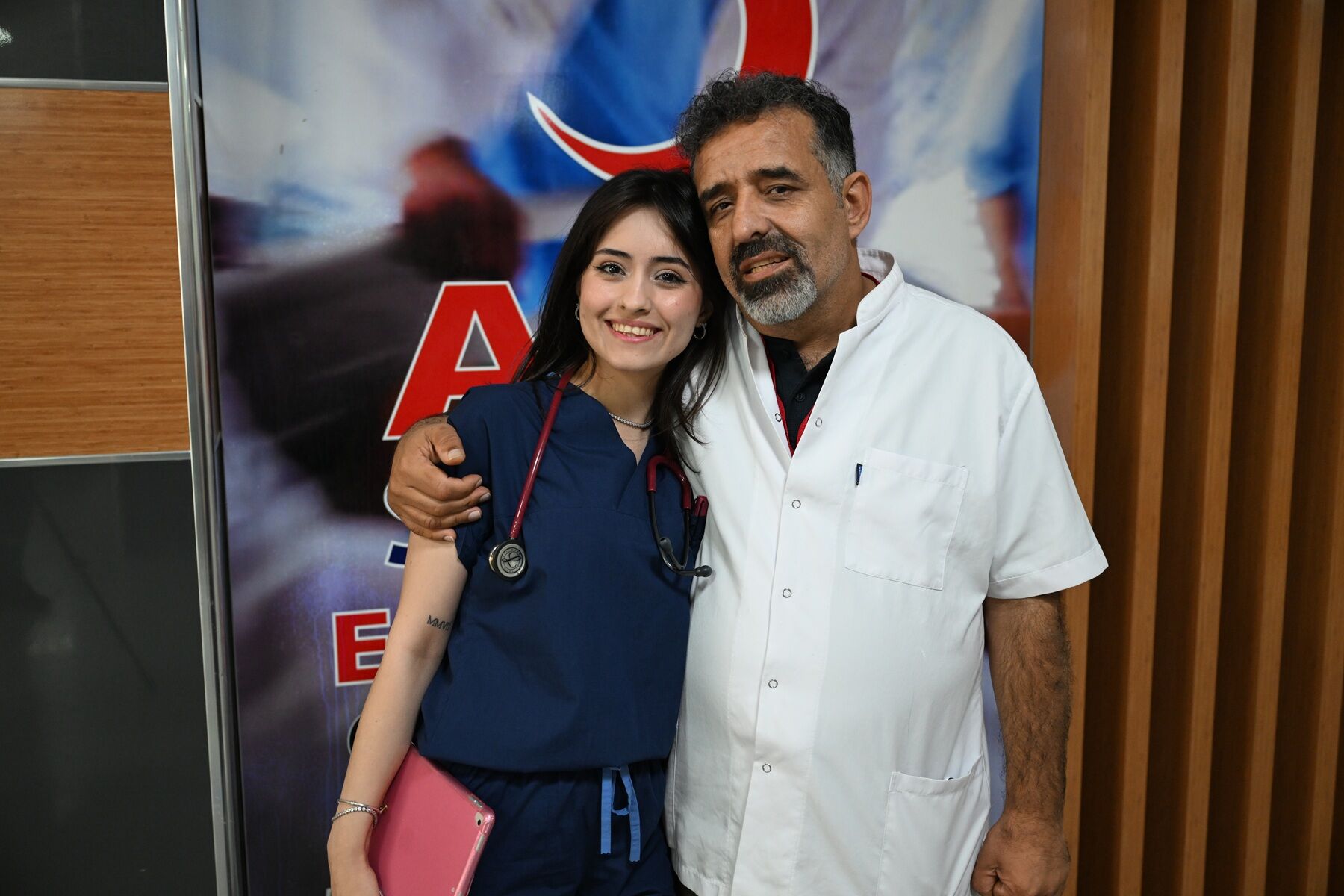 Doğduğu Hastaneye Doktor Olarak Atandı! Babasıyla Aynı Çatı Altında (1)
