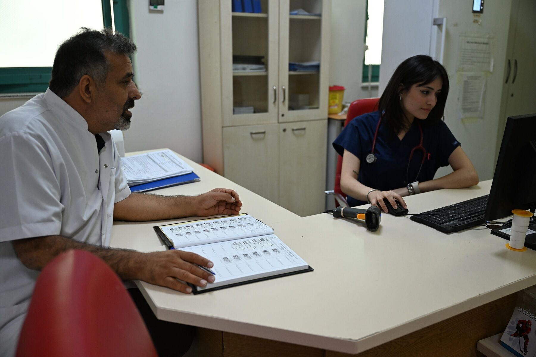 Doğduğu Hastaneye Doktor Olarak Atandı! Babasıyla Aynı Çatı Altında (2)