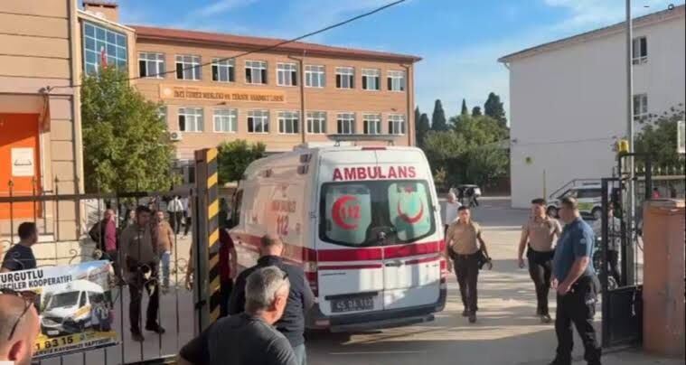 Manisa’da Okul Çevresinde Silahlı Saldırı: 5 Yaralı