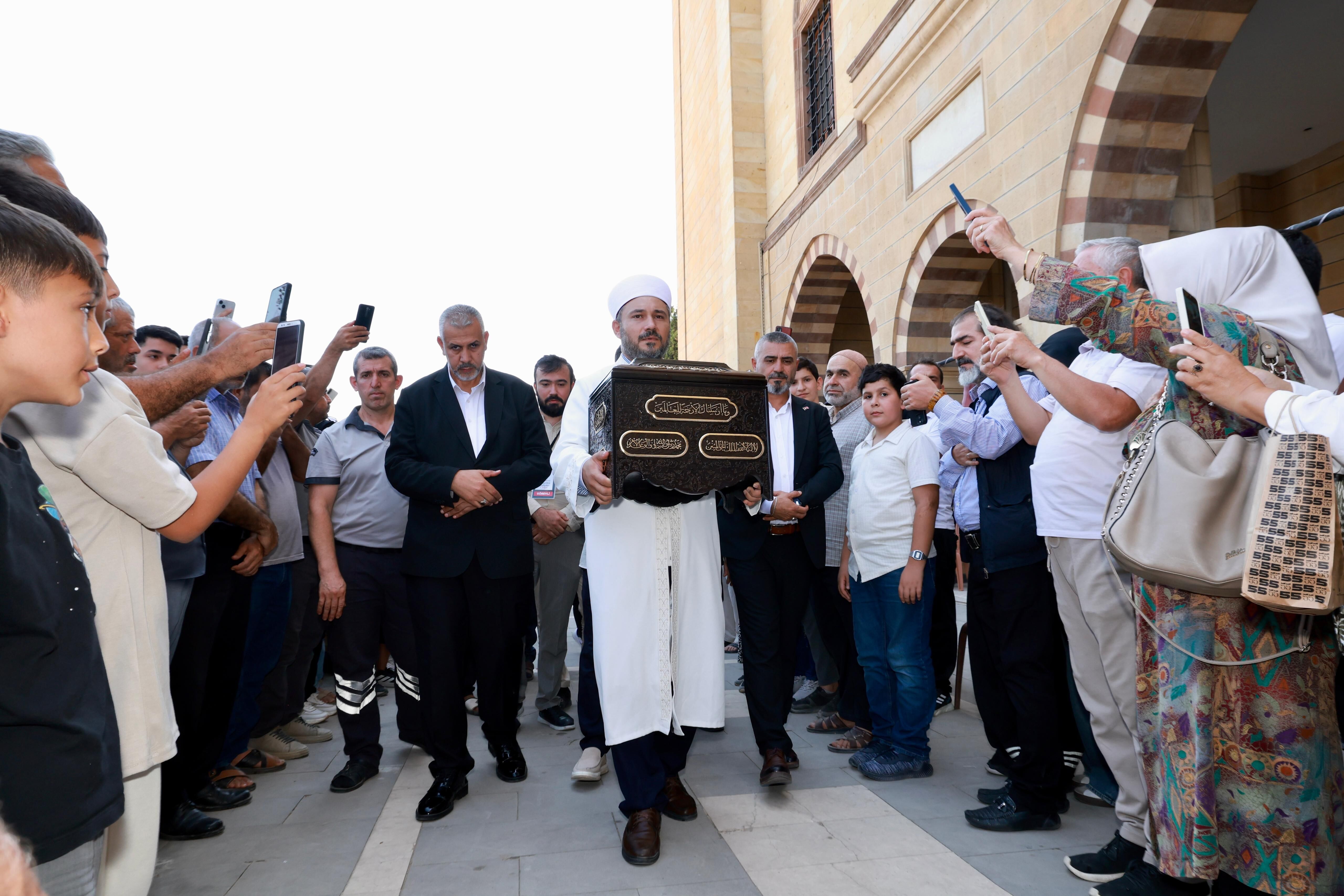 Kâbe Örtüleri Ve Mukaddes Emanetler Ziyarete Açıldı (2)