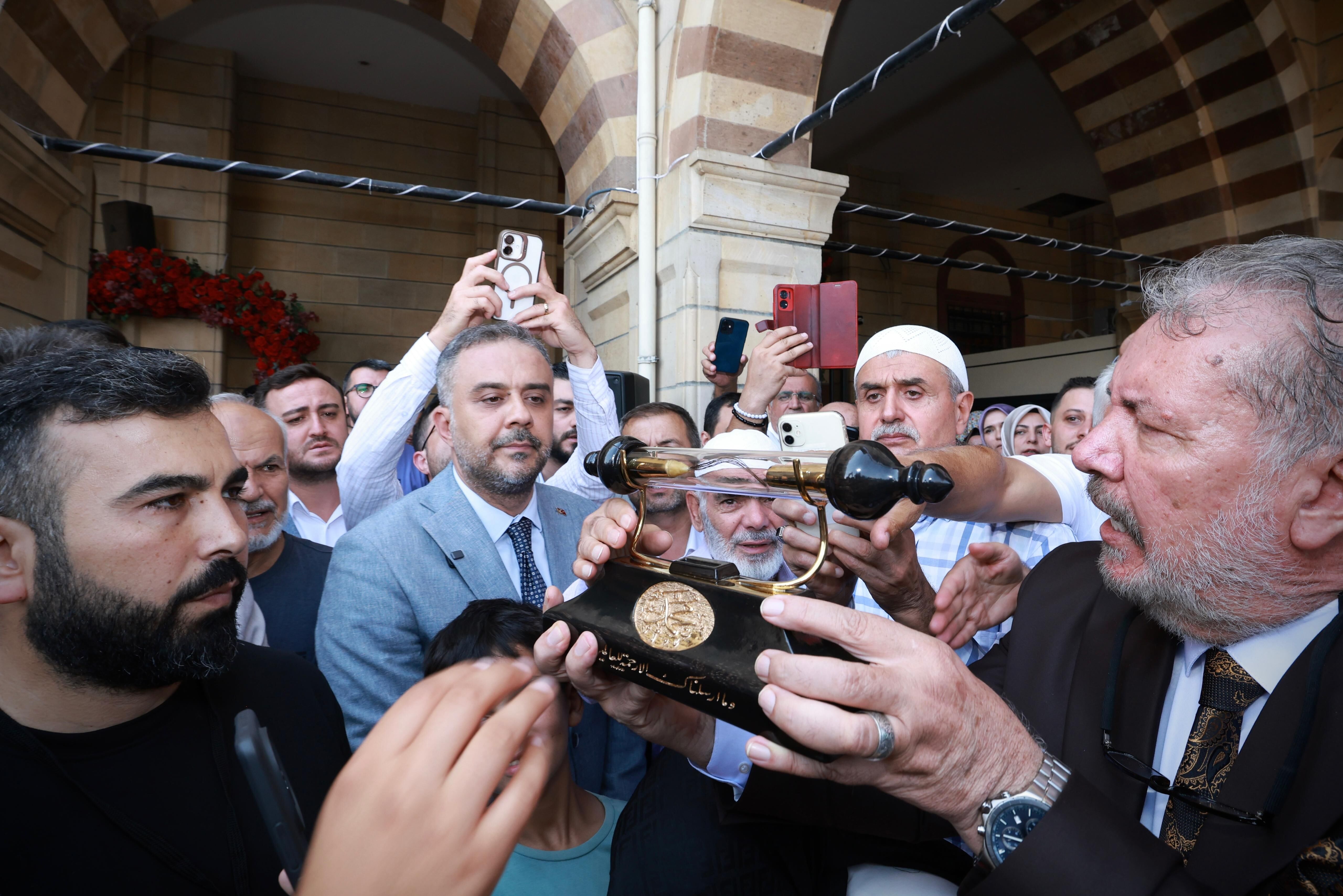Kâbe Örtüleri Ve Mukaddes Emanetler Ziyarete Açıldı (3)