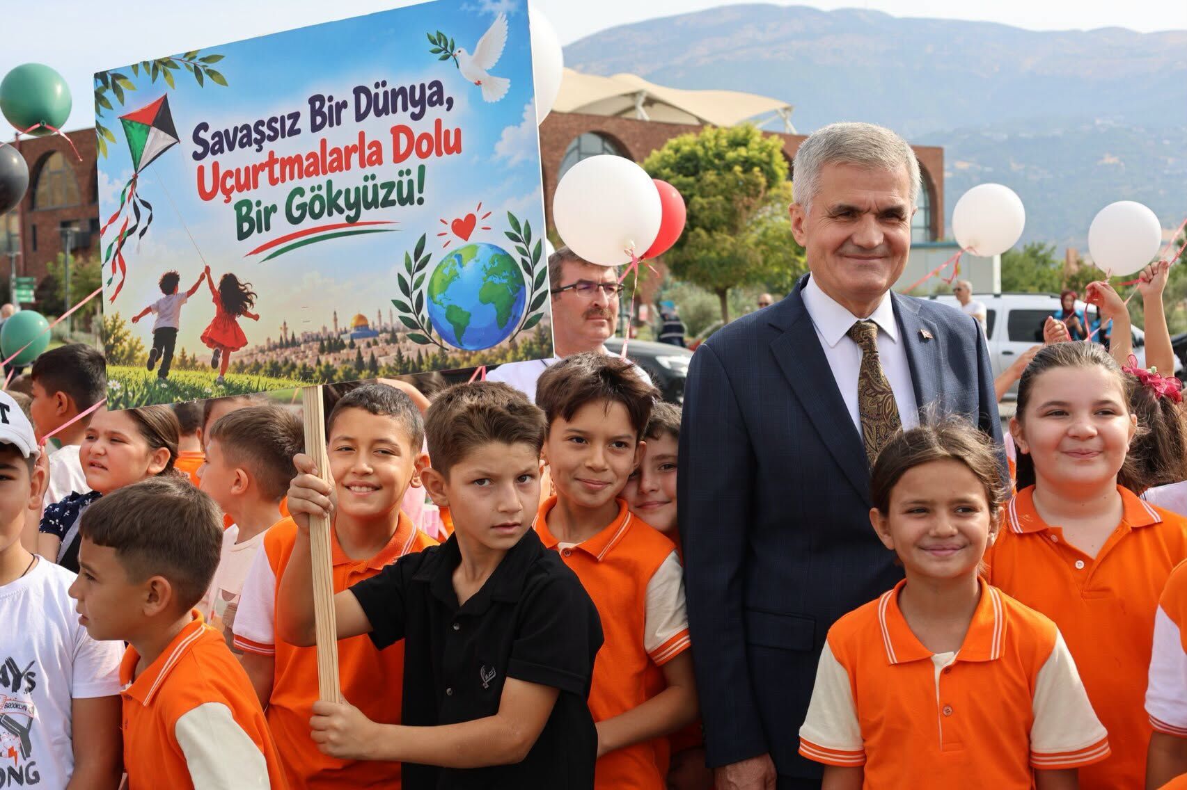 Kahramanmaraş’ta Gazze’deki Çocuklar Için Uçurtmalar Gökyüzüne Bırakıldı (2)