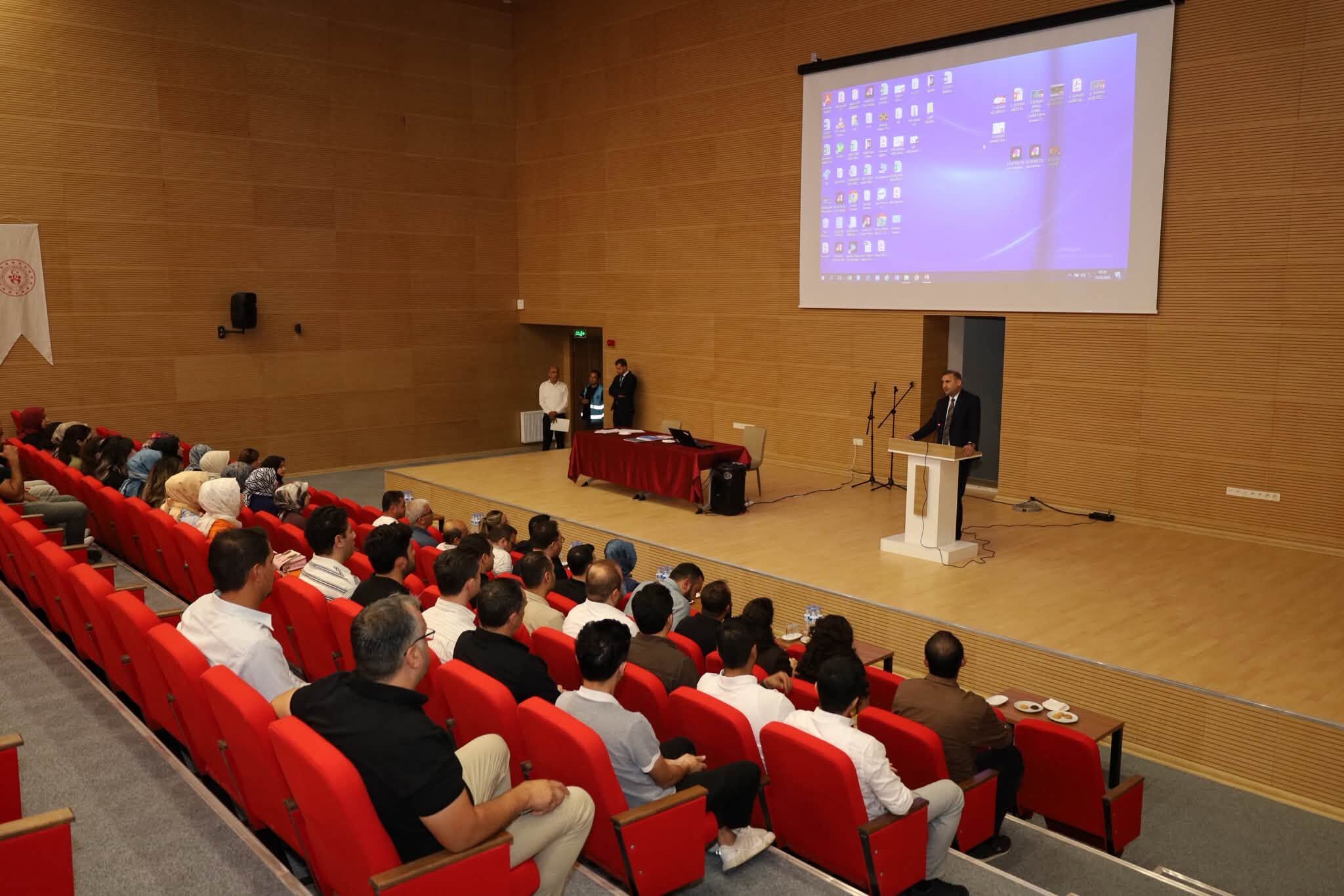 Kahramanmaraş’ta Yurt Personeline Yeni Dönem Öncesi Gelişim Eğitimi