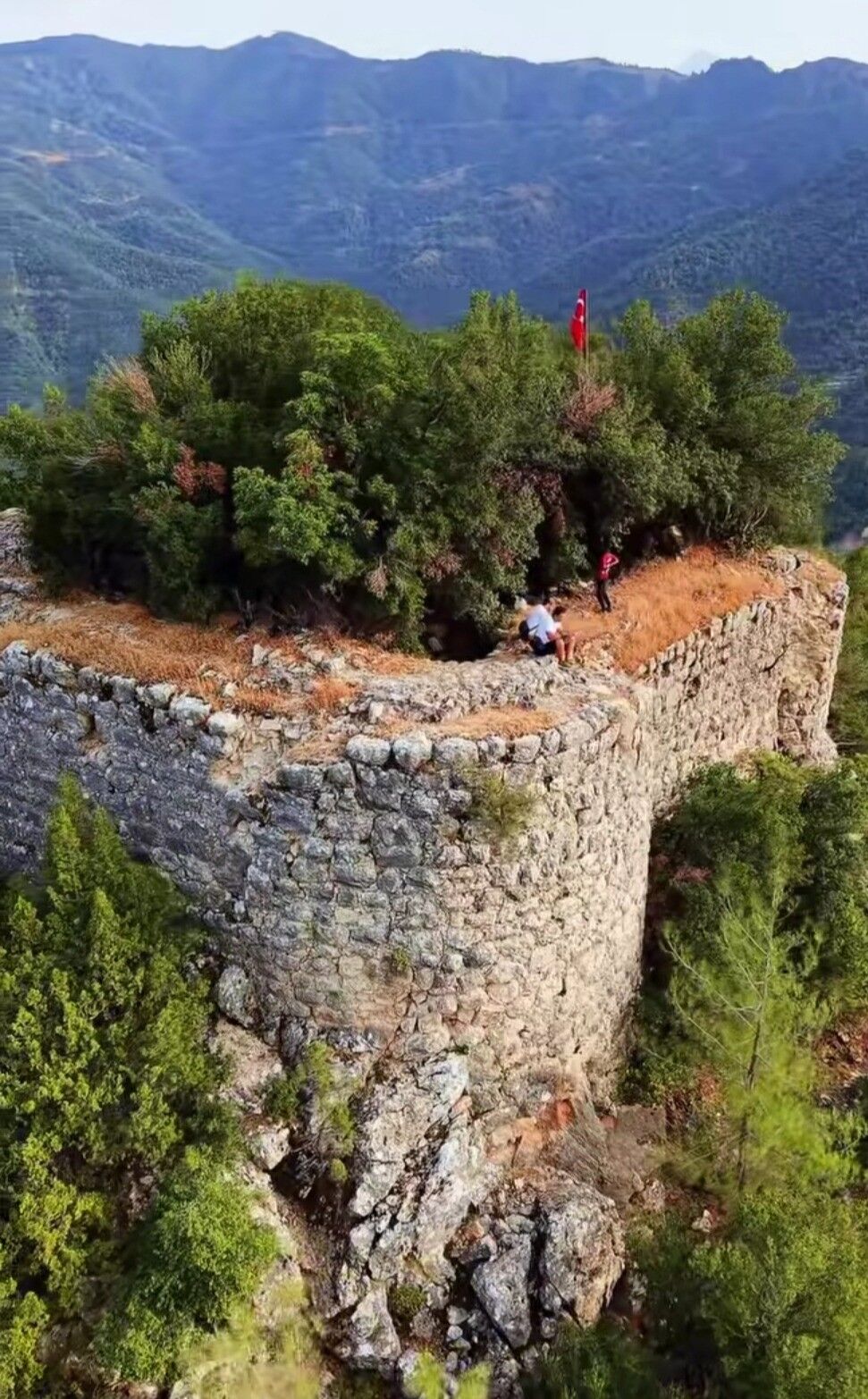 Kayalıkların Üzerinde Yükselen Tarihi Kale Hisar Kalesi (1)