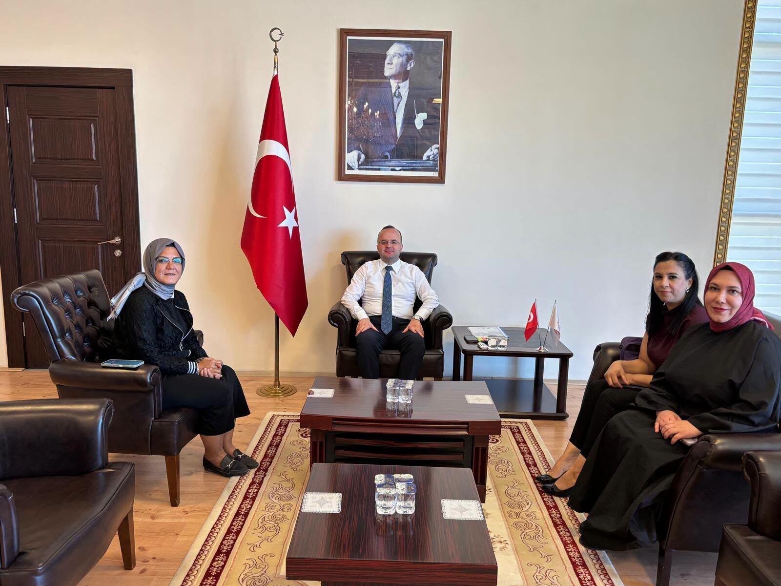 Mhp Afşin İlçe Başkanı Karaağaç Ve Mikrokredi Ekibinden Kaymakam Arslantürk’e Ziyaret2