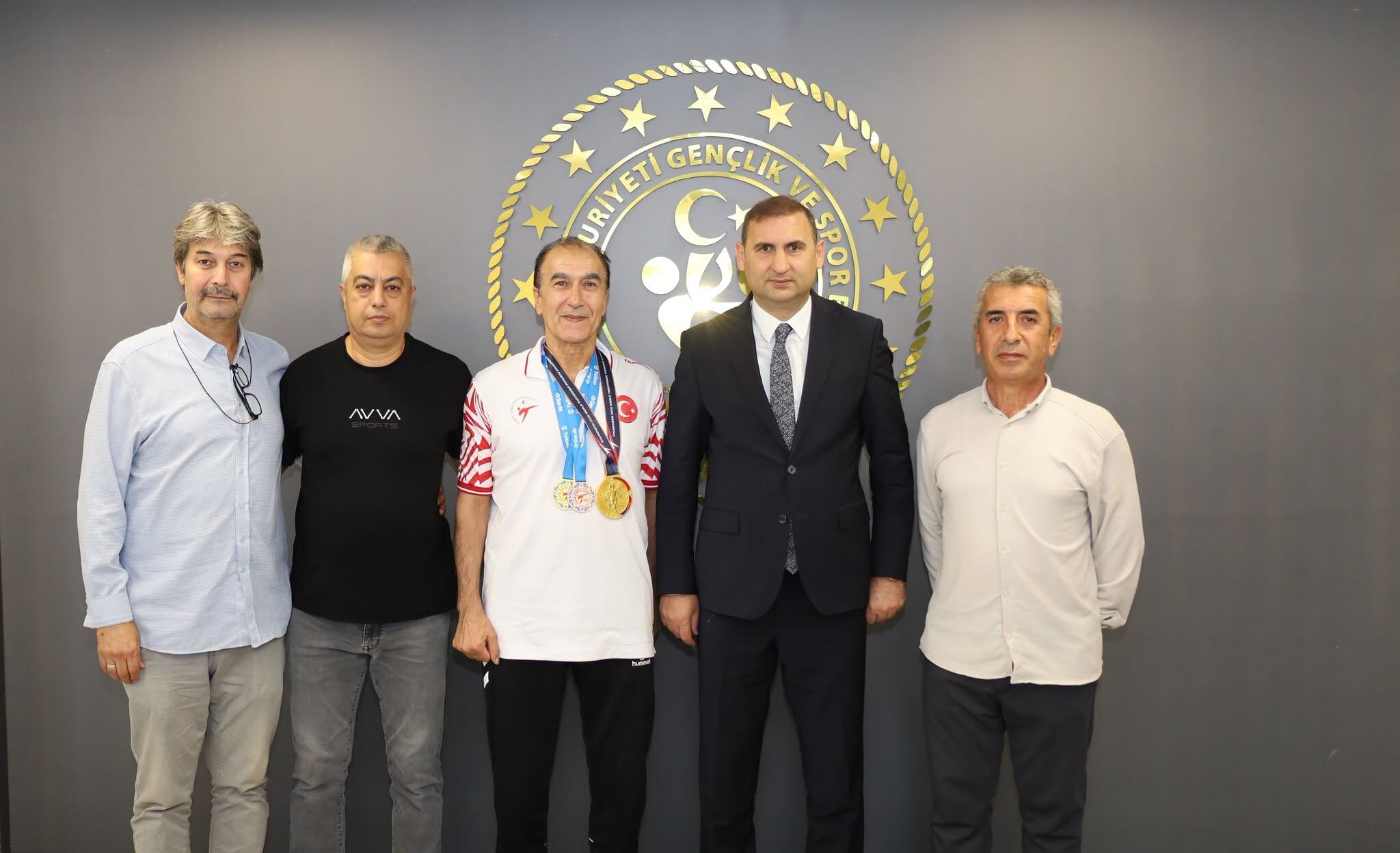 Milli Sporcu Teyfik Çelik, Dünya Şampiyonluğu Kupasıyla Gururlandırdı1