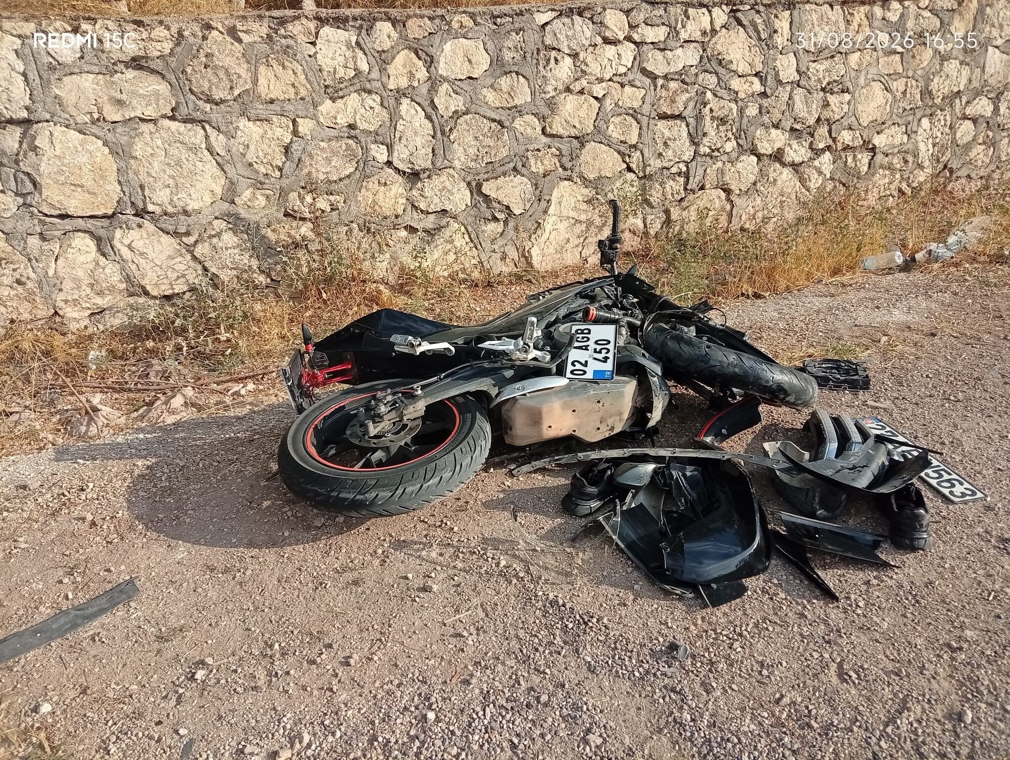 Otomobil İle Motosikletli Çarpıştı 1 Ölü (2)
