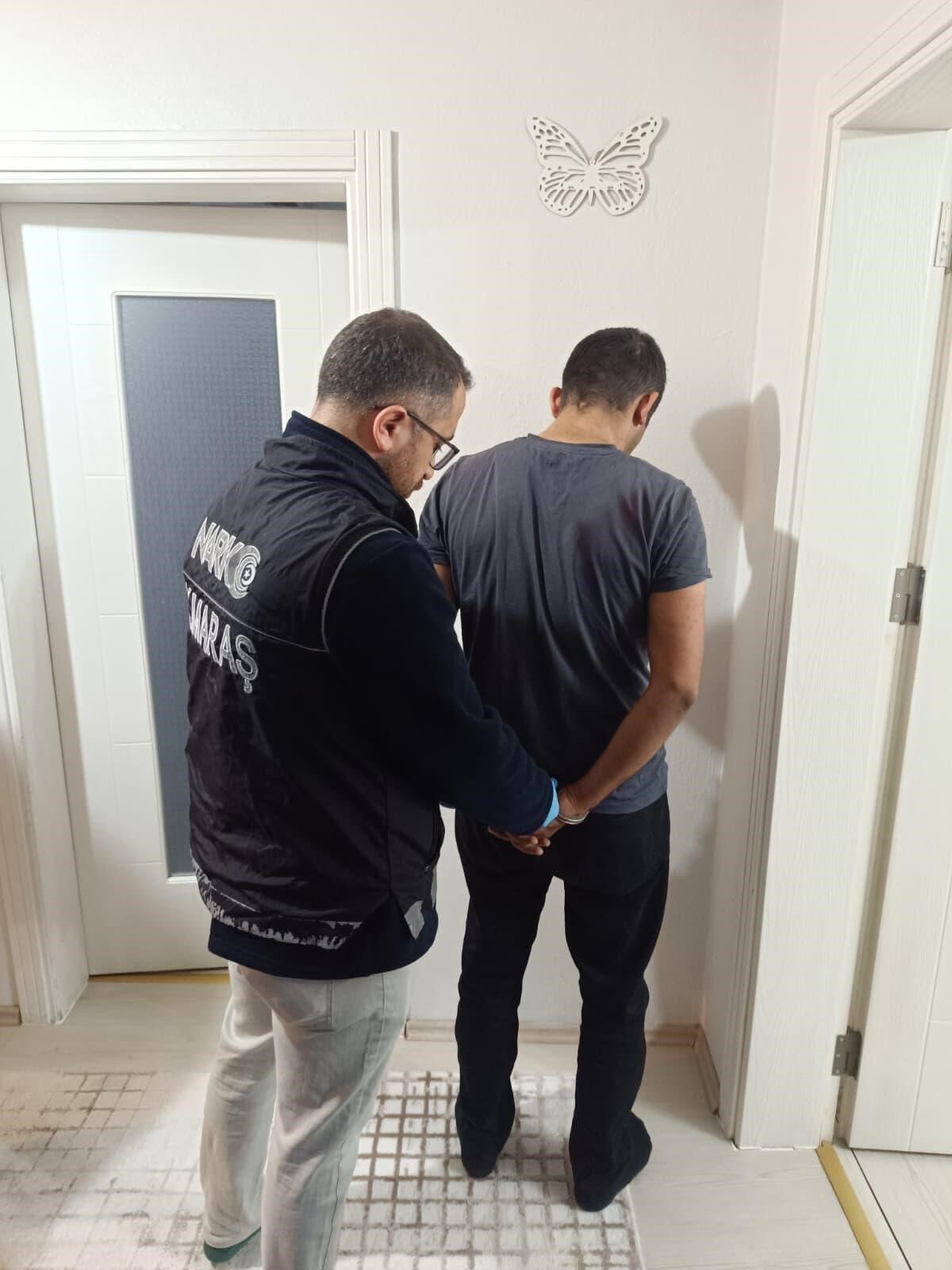 Peş Peşe Operasyon Uyuşturucu Ve Silah Şüphelileri Tutuklandı (3)
