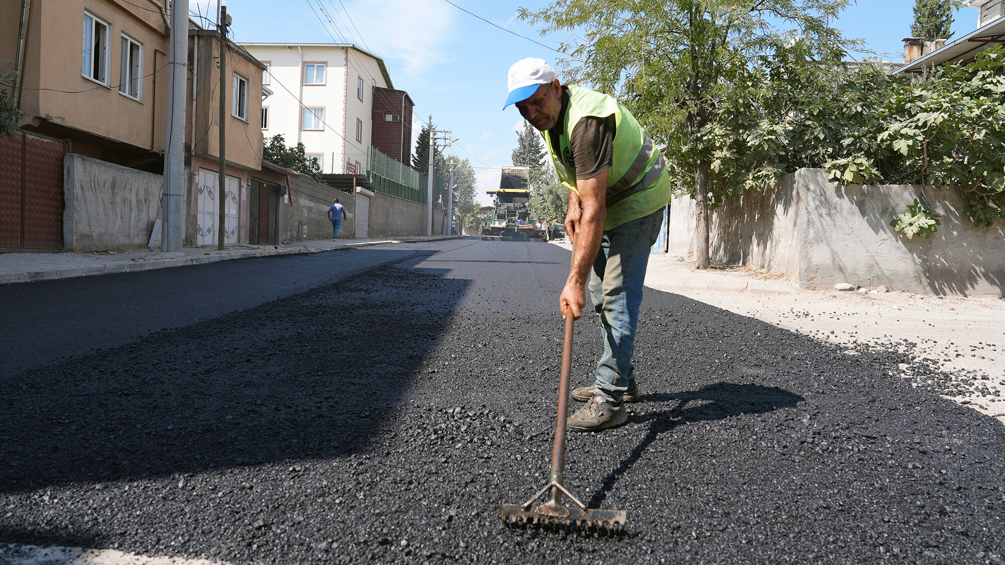 Büyükşehir, Şeyh Şamil’i Sokak Sokak, Cadde Cadde Sıcak Asfaltla Buluşturuyor