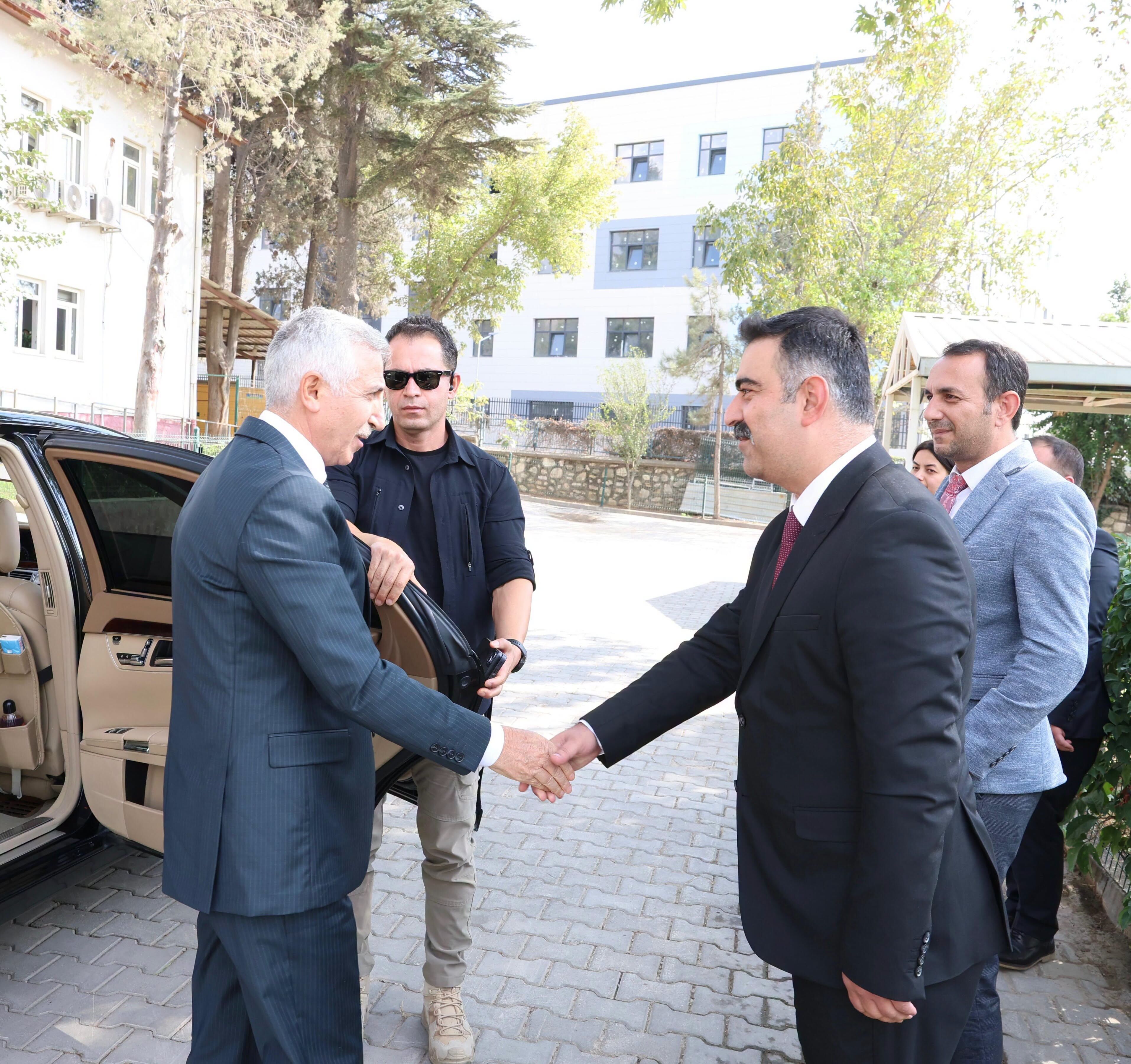 Vali Ünlüer’den İl Göç İdaresi Müdürlüğüne Ziyaret