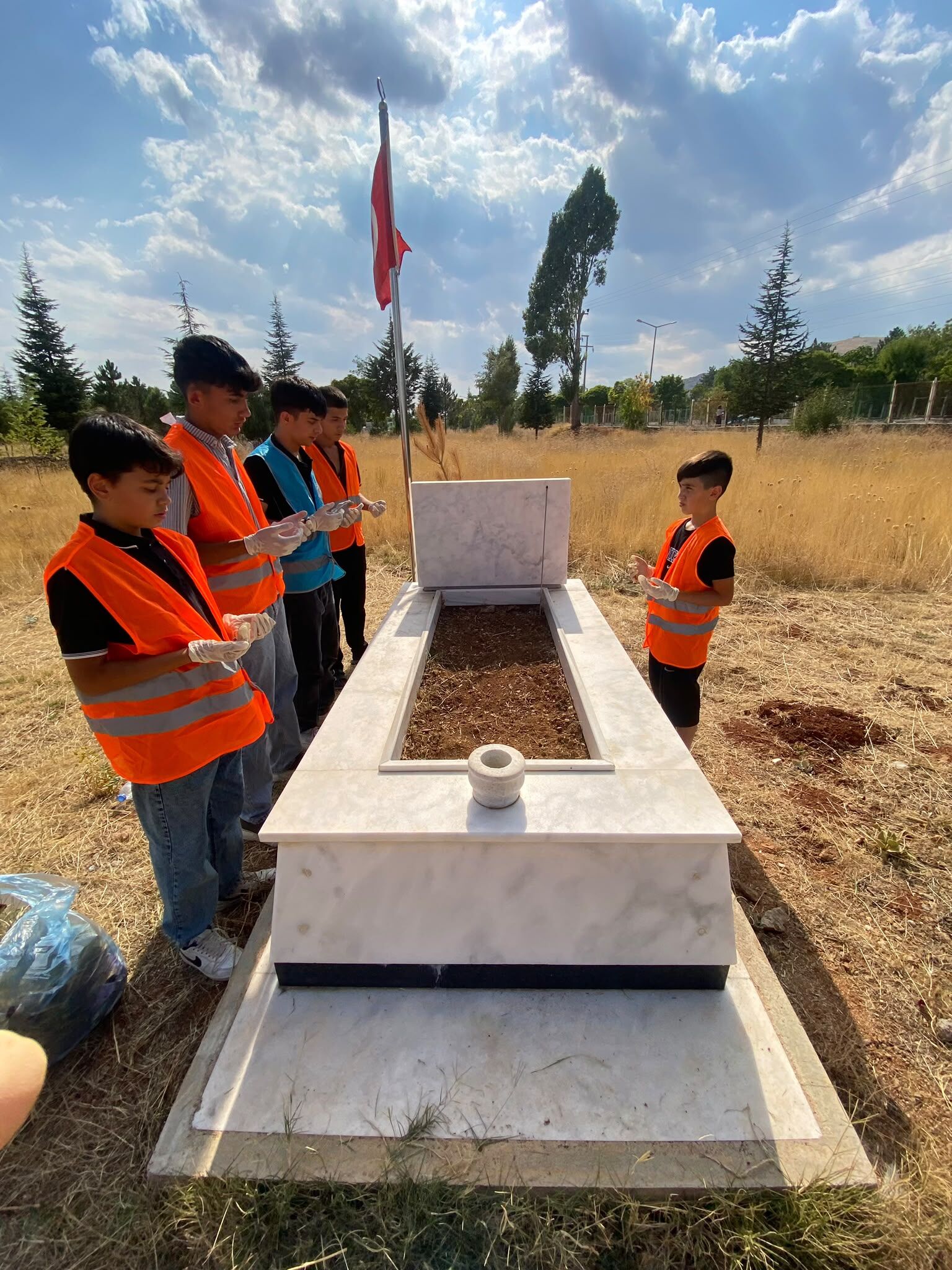 -Afşin Ülkü Ocakları’ndan Gaziler Günü’nde Şehitlere Anlamlı Vefa